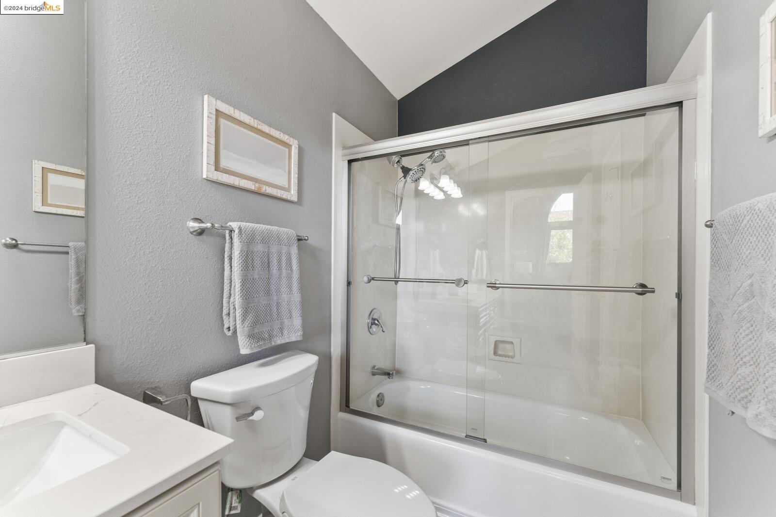 Detail Gallery Image 27 of 54 For 903 Appian Knoll Ct, El Sobrante,  CA 94803 - 3 Beds | 2/1 Baths