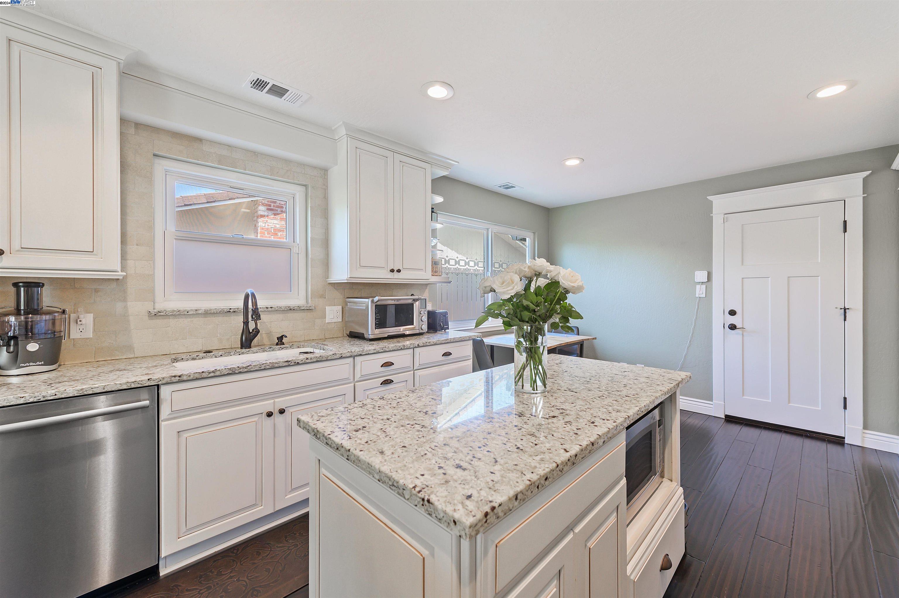 Detail Gallery Image 18 of 54 For 2304 Greenberry Ct., Pleasanton,  CA 94566-5440 - 3 Beds | 2 Baths