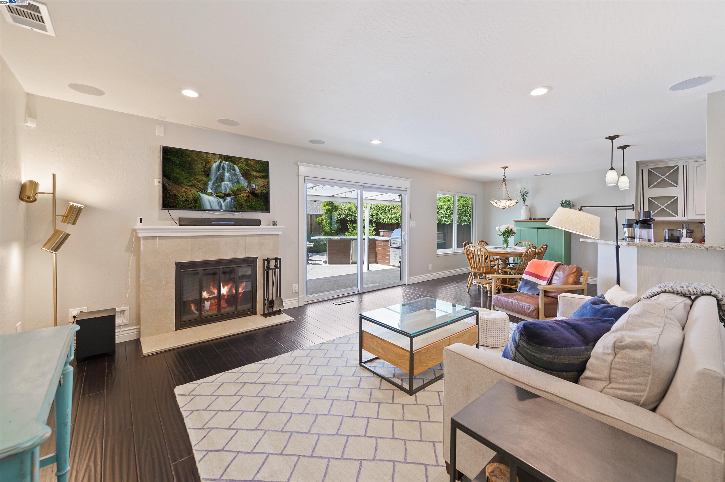 Detail Gallery Image 10 of 54 For 2304 Greenberry Ct., Pleasanton,  CA 94566-5440 - 3 Beds | 2 Baths