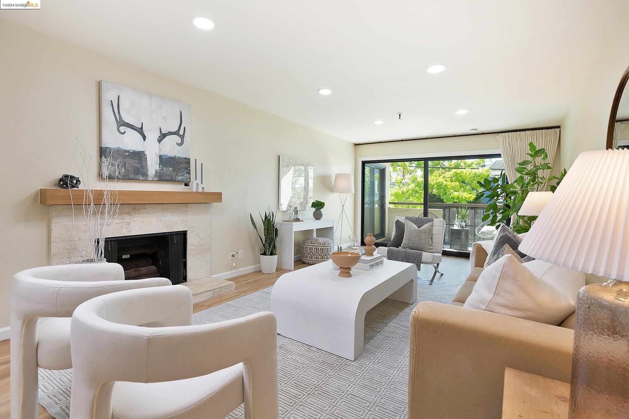 Detail Gallery Image 1 of 31 For 303 Adams St #102,  Oakland,  CA 94610 - 1 Beds | 1 Baths