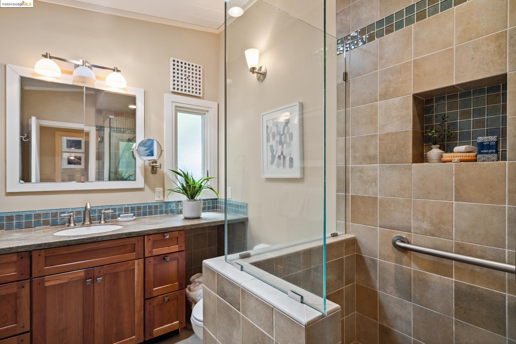 Detail Gallery Image 18 of 37 For 7 Rosemont Ave, Berkeley,  CA 94708 - 3 Beds | 2/1 Baths