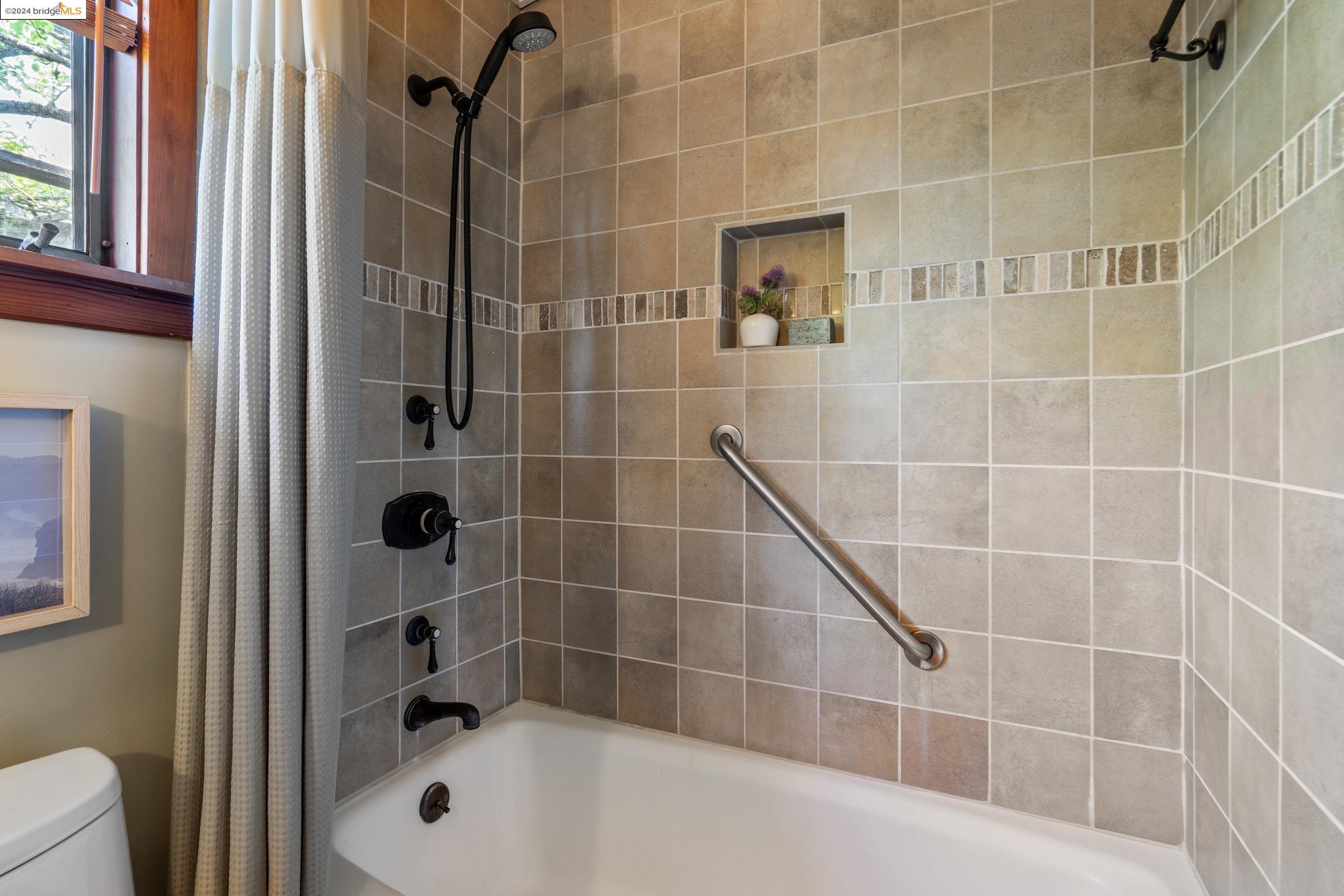 Detail Gallery Image 26 of 37 For 7 Rosemont Ave, Berkeley,  CA 94708 - 3 Beds | 2/1 Baths