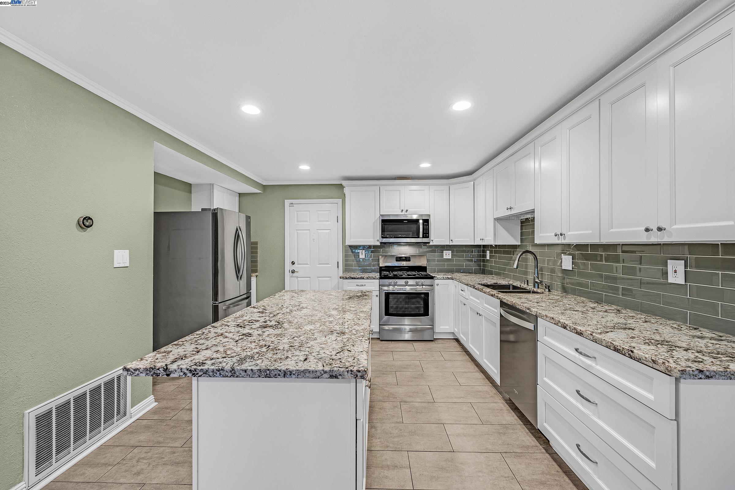 Detail Gallery Image 14 of 43 For 152 Barnett Ter, Pleasant Hill,  CA 94523 - 3 Beds | 2/1 Baths