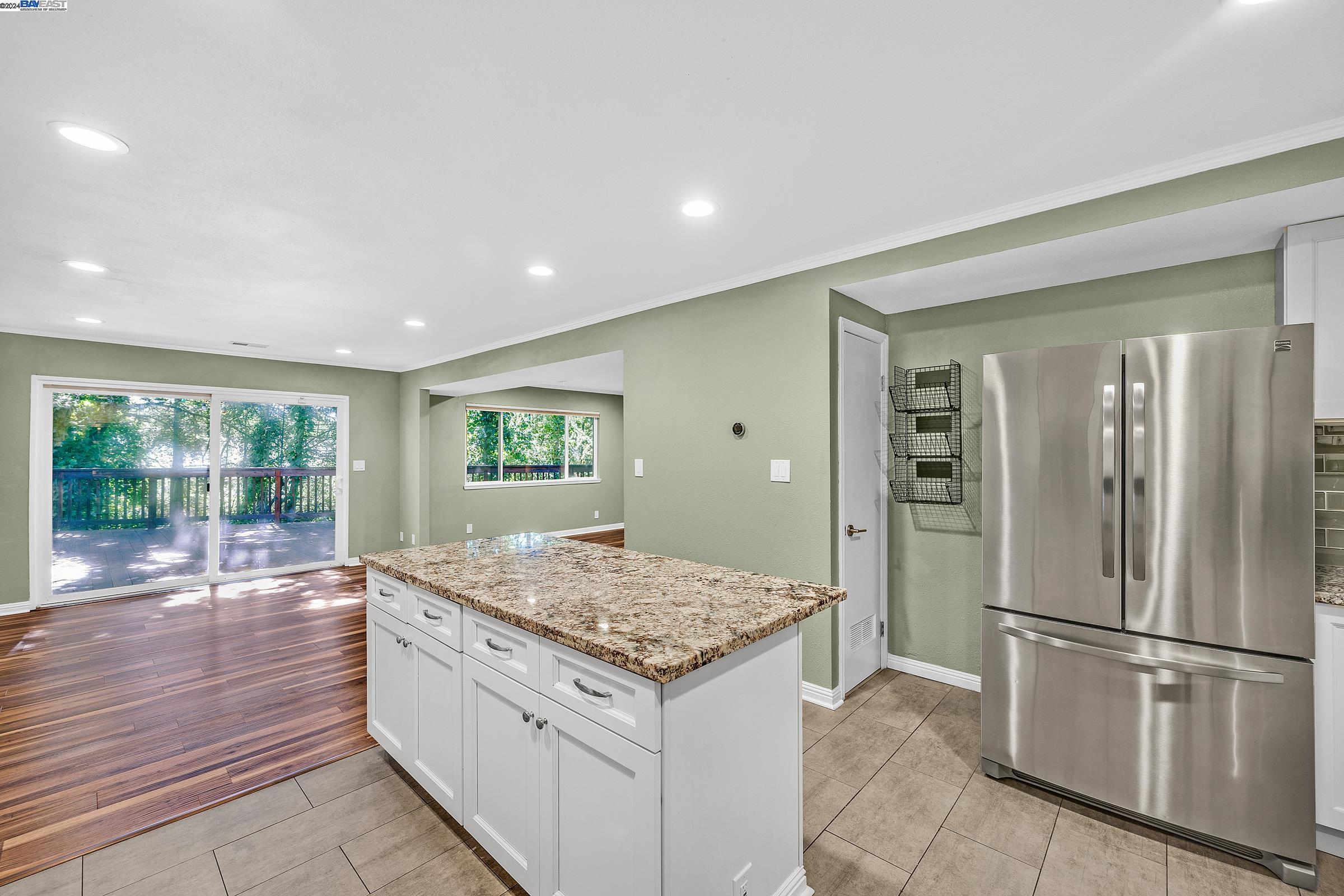 Detail Gallery Image 15 of 43 For 152 Barnett Ter, Pleasant Hill,  CA 94523 - 3 Beds | 2/1 Baths