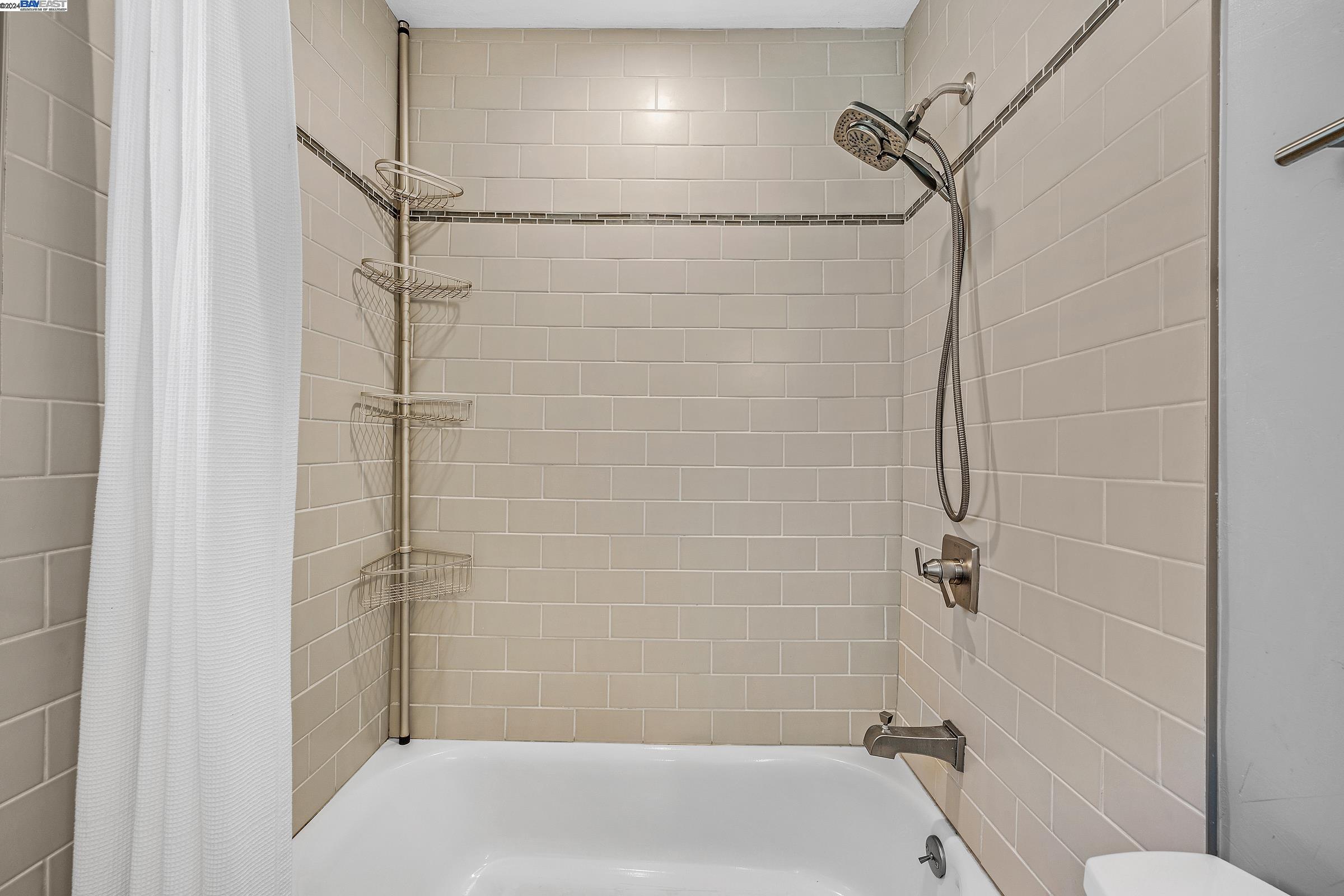 Detail Gallery Image 22 of 43 For 152 Barnett Ter, Pleasant Hill,  CA 94523 - 3 Beds | 2/1 Baths