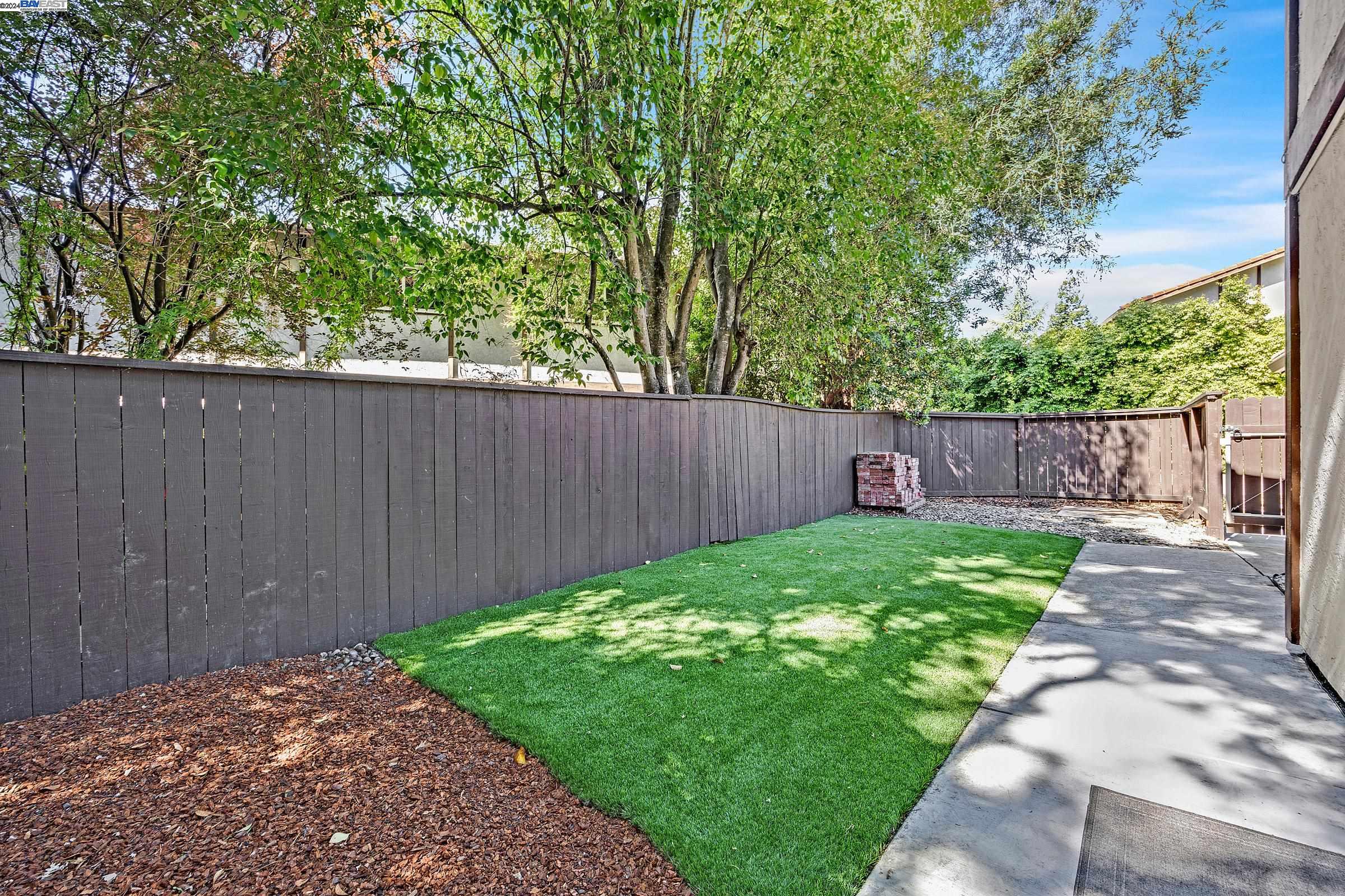 Detail Gallery Image 38 of 43 For 152 Barnett Ter, Pleasant Hill,  CA 94523 - 3 Beds | 2/1 Baths