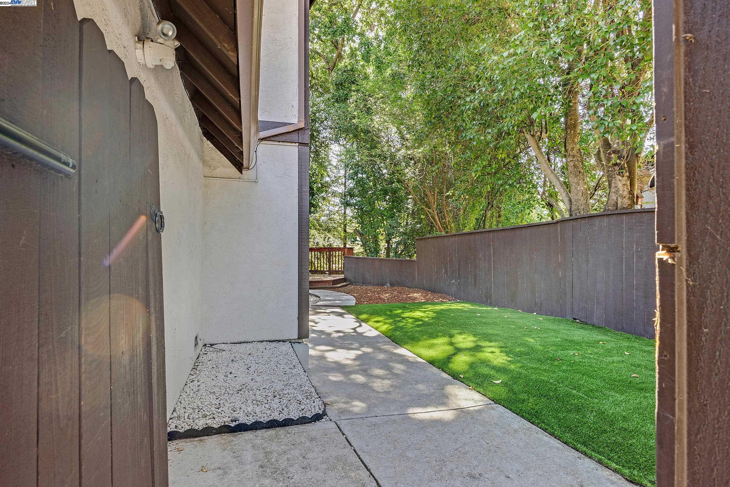 Detail Gallery Image 40 of 43 For 152 Barnett Ter, Pleasant Hill,  CA 94523 - 3 Beds | 2/1 Baths