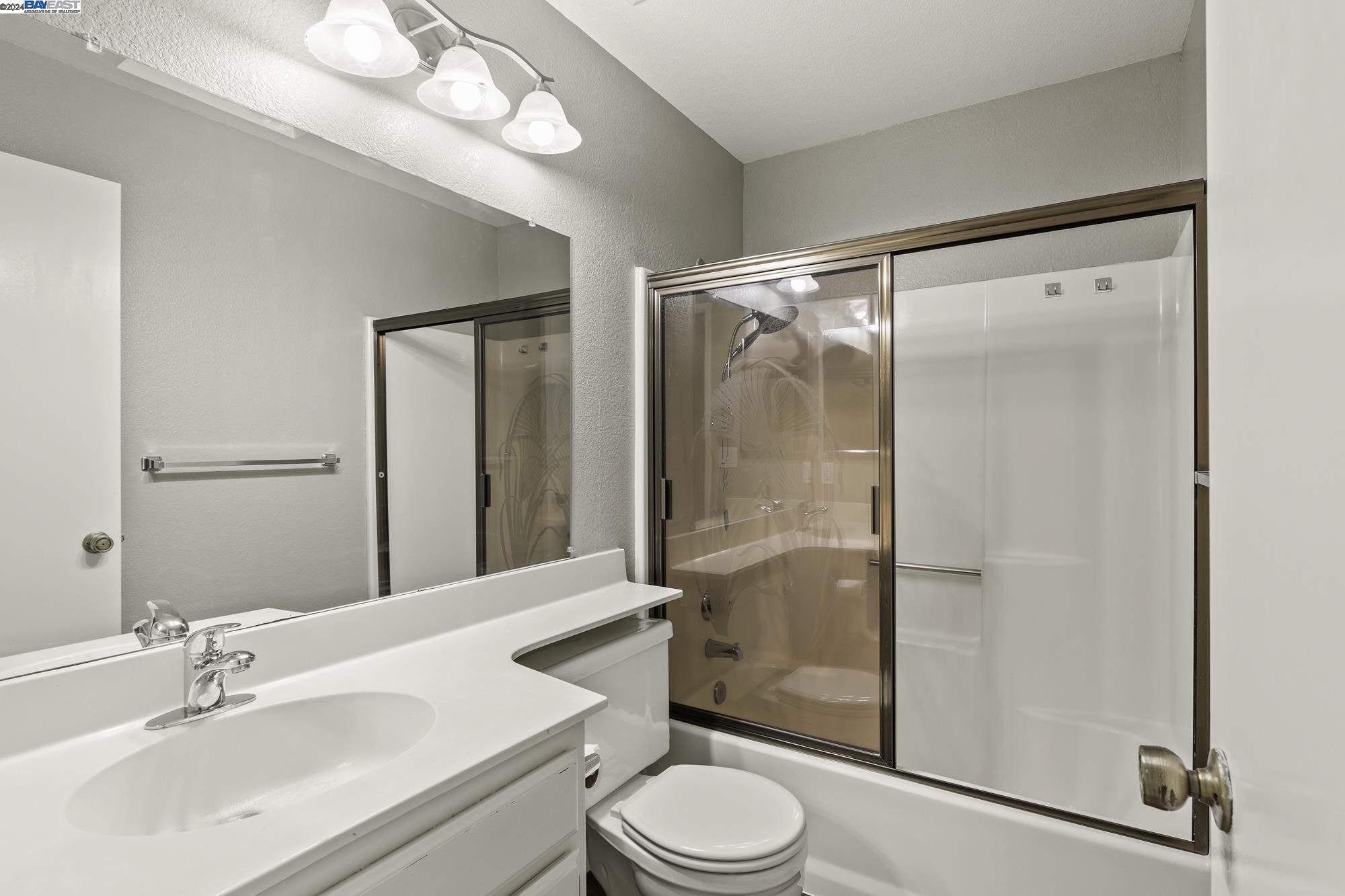 Detail Gallery Image 16 of 31 For 1402 Chelsea, Hercules,  CA 94547 - 2 Beds | 2 Baths