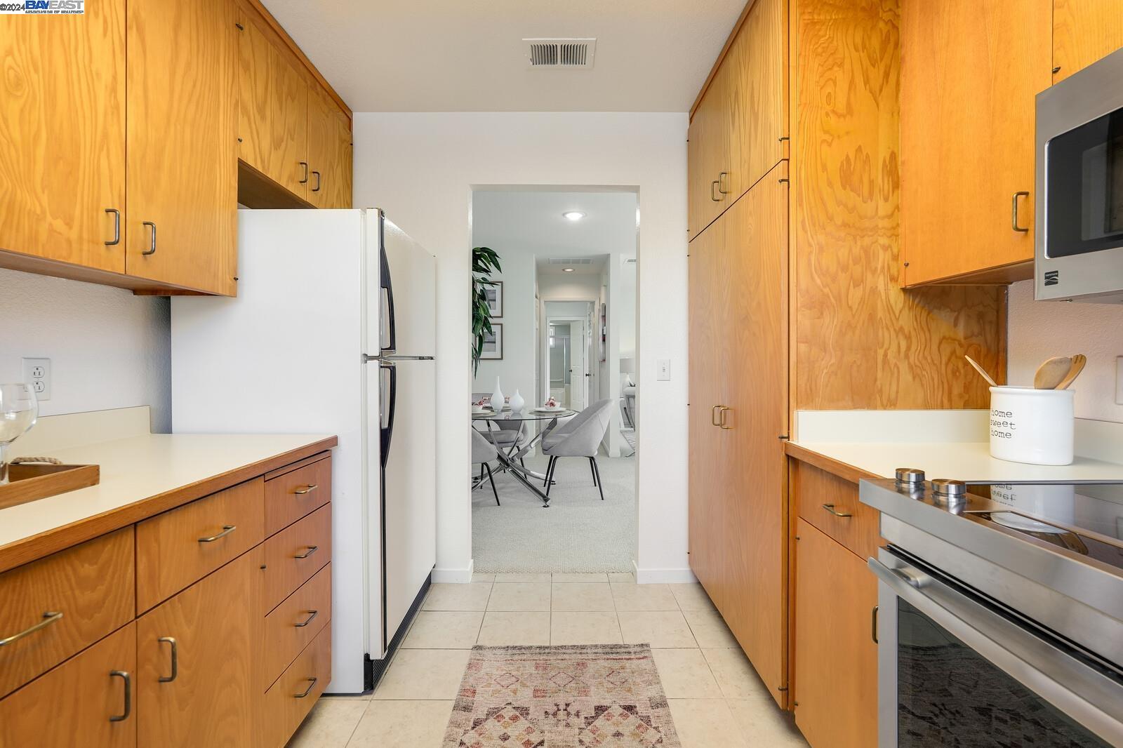 Detail Gallery Image 9 of 15 For 451 Centre Ct, Alameda,  CA 94502 - 2 Beds | 1 Baths