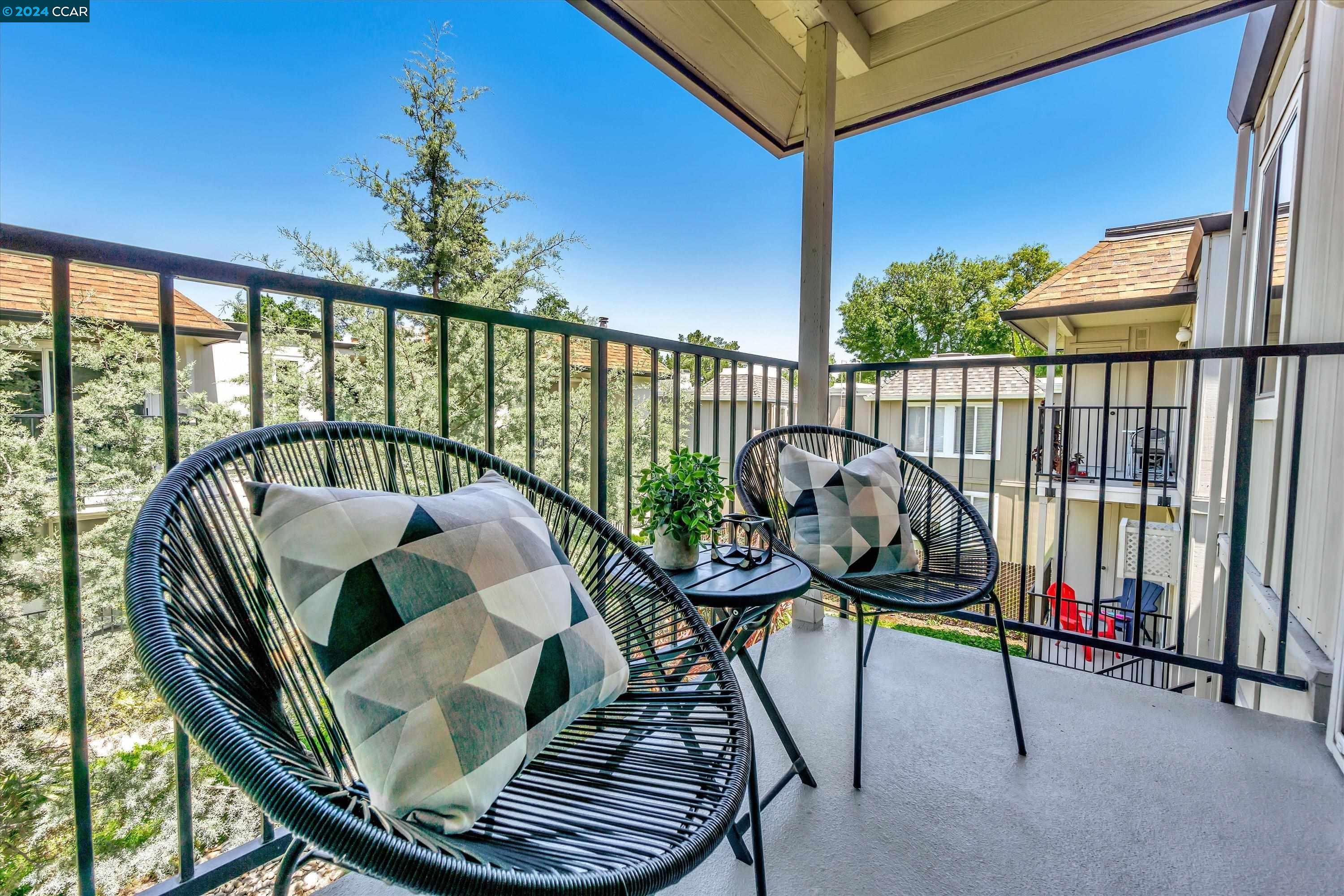 Detail Gallery Image 5 of 30 For 1590 Sunnyvale Ave #34,  Walnut Creek,  CA 94597 - 2 Beds | 1 Baths