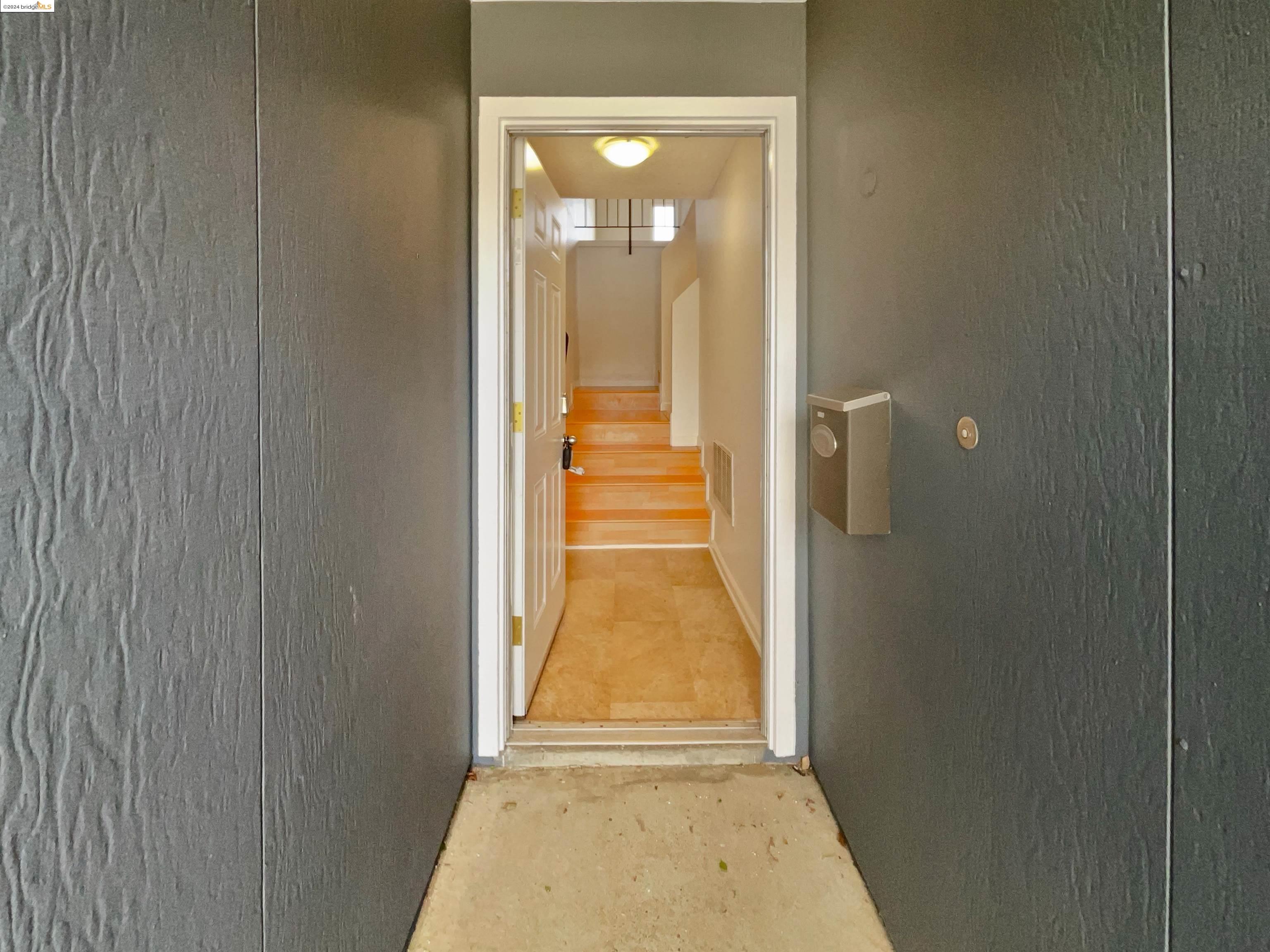Detail Gallery Image 11 of 22 For 120 N Spruce Ave, South San Francisco,  CA 94080 - 4 Beds | 2 Baths