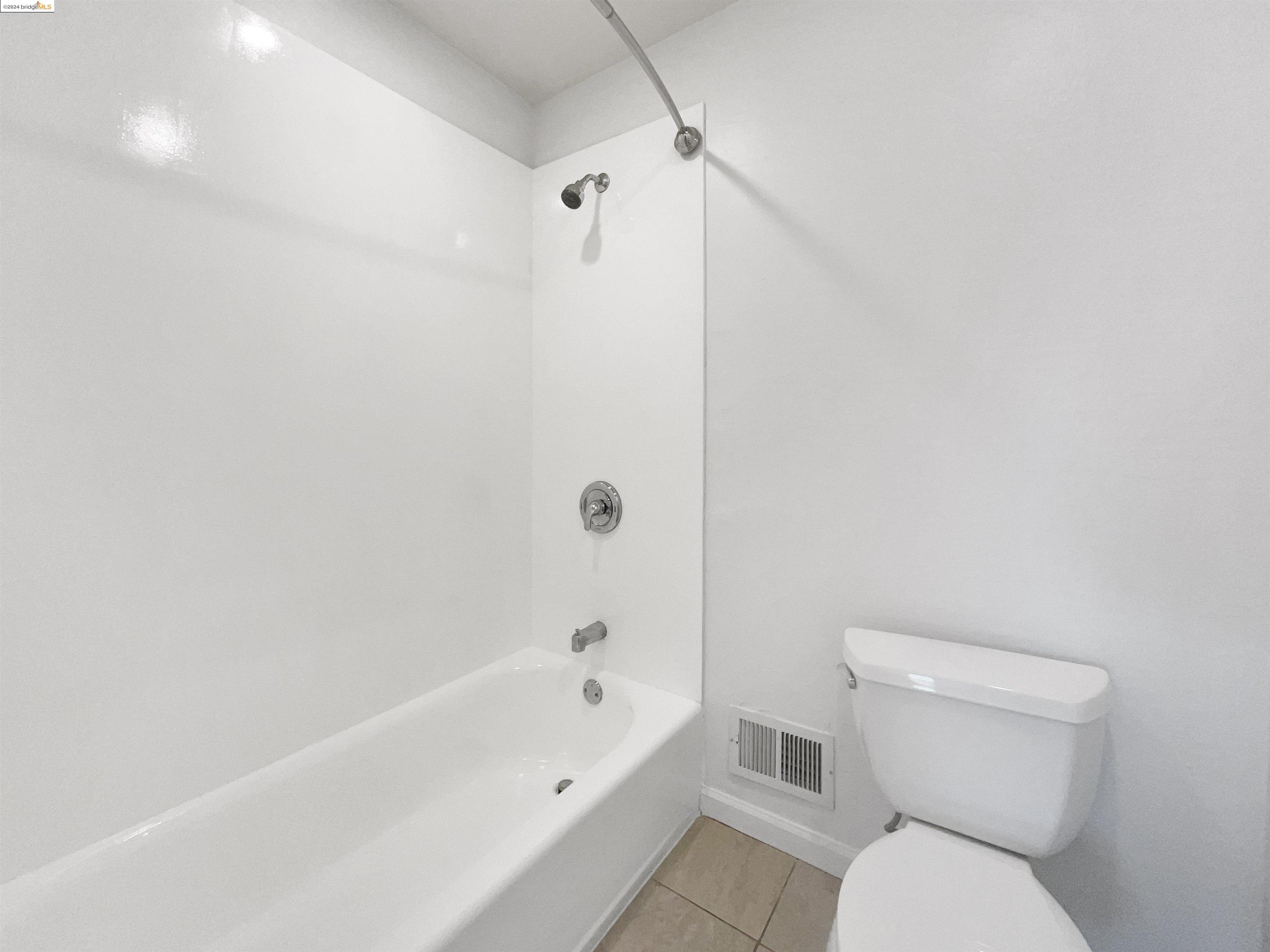 Detail Gallery Image 20 of 22 For 120 N Spruce Ave, South San Francisco,  CA 94080 - 4 Beds | 2 Baths