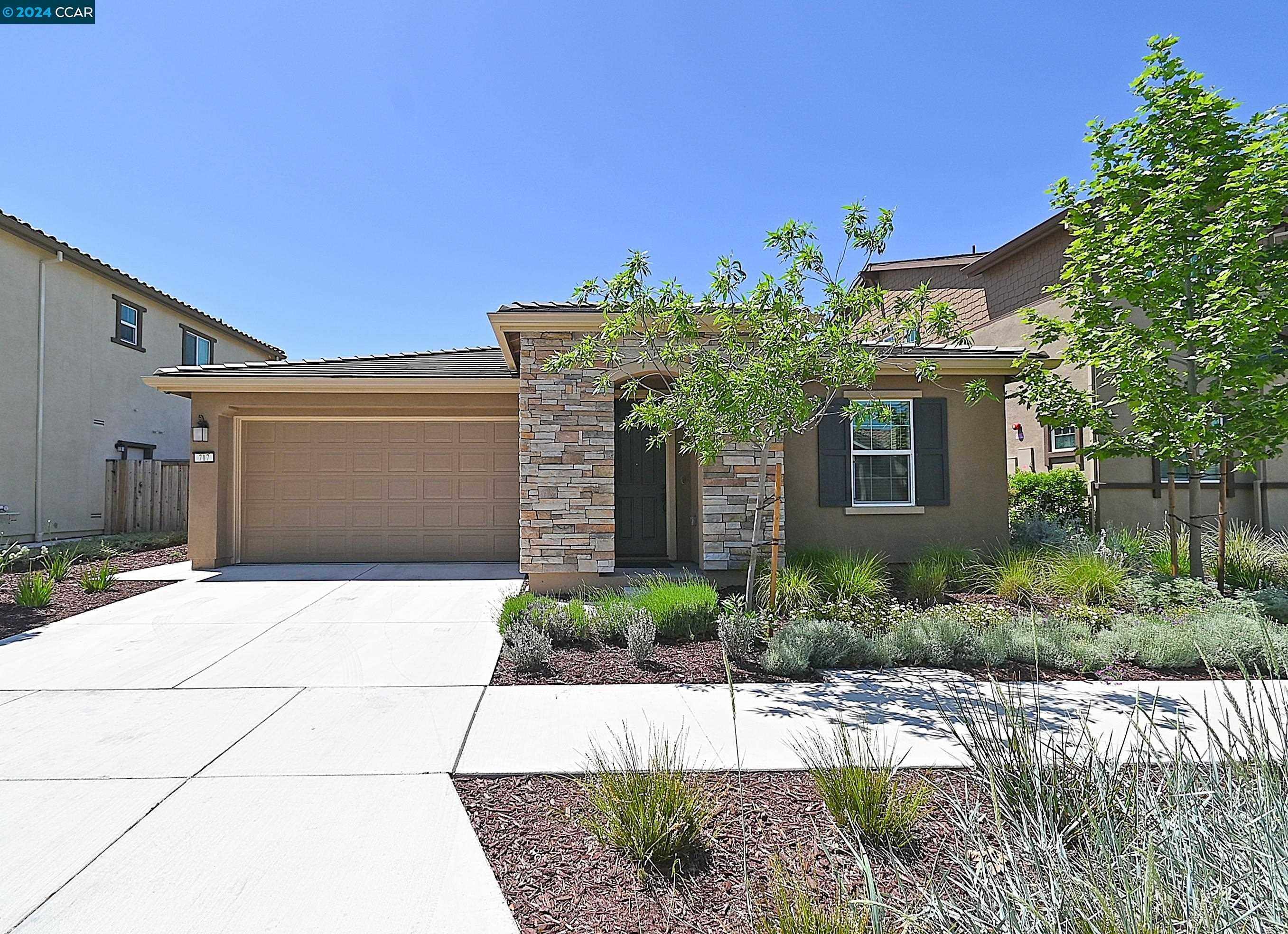 Detail Gallery Image 1 of 42 For 717 Huffaker Dr, Oakley,  CA 94561 - 3 Beds | 2/1 Baths