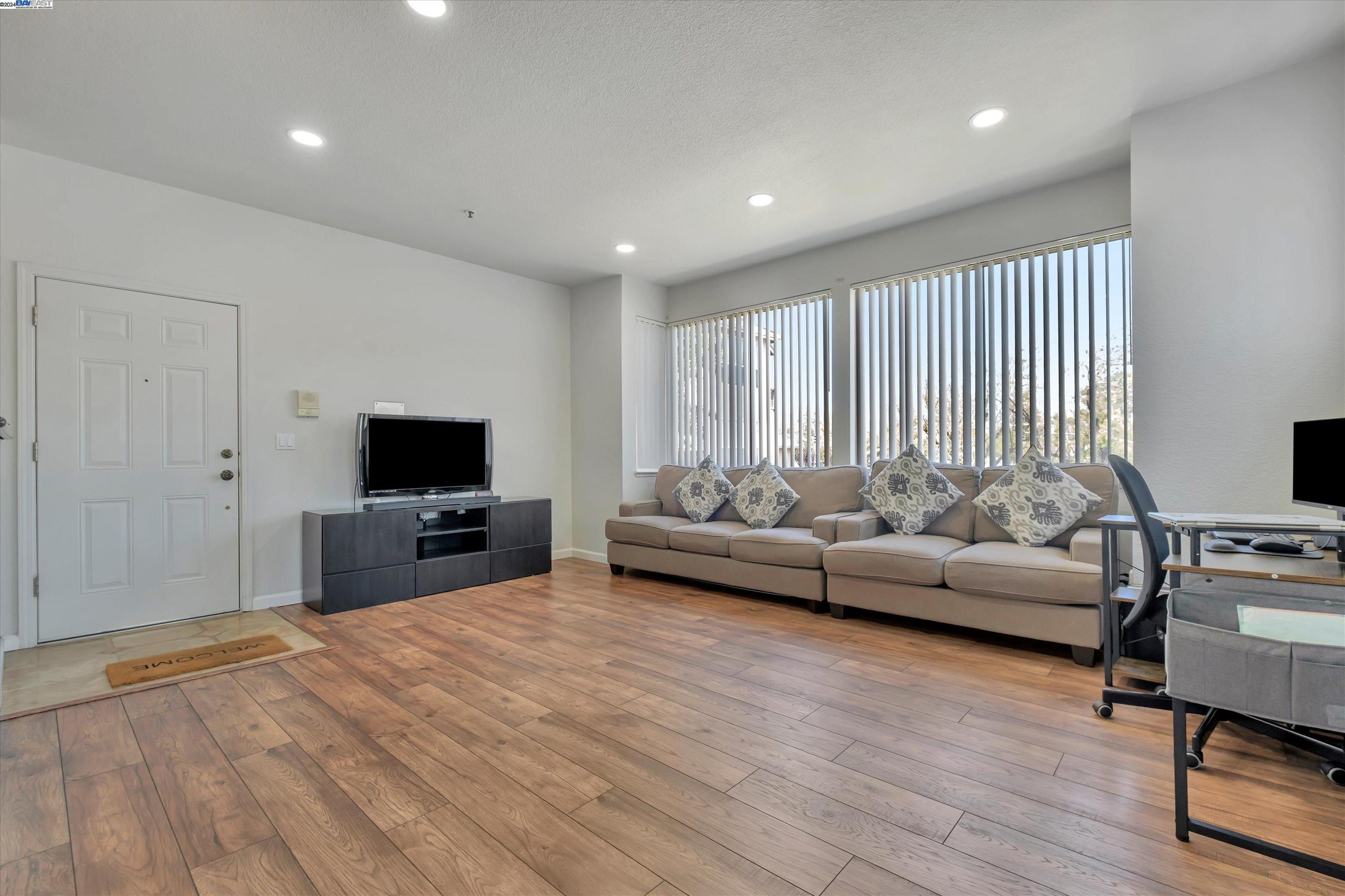 Detail Gallery Image 6 of 35 For 3695 Stevenson Blvd #211,  Fremont,  CA 94538 - 2 Beds | 2 Baths