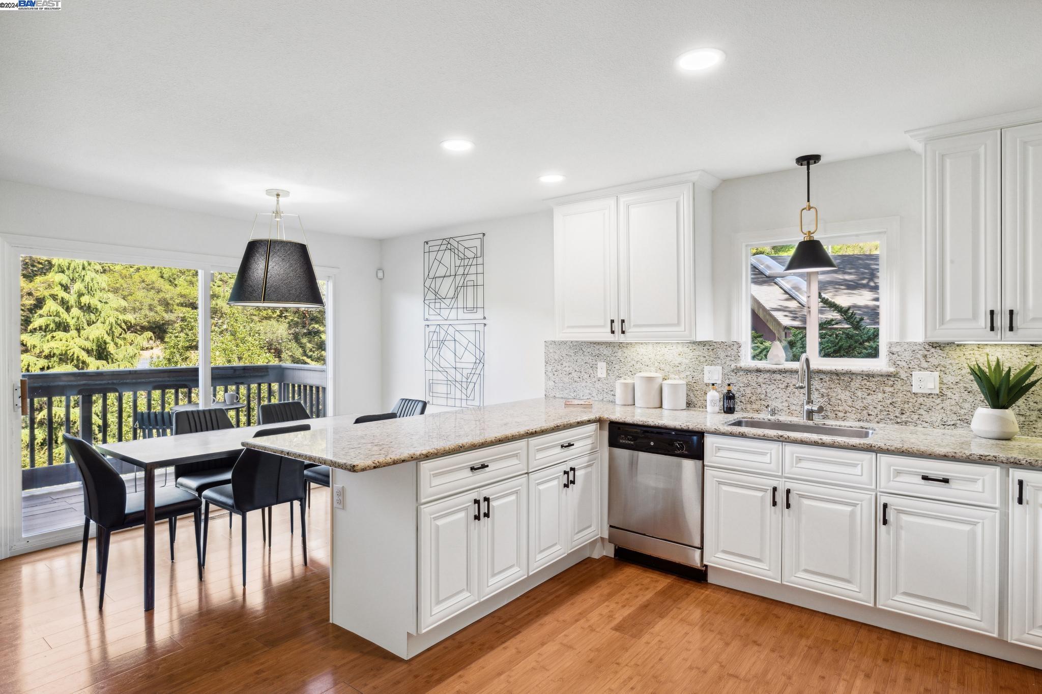 Detail Gallery Image 15 of 47 For 6555 Girvin, Oakland,  CA 94611-1627 - 4 Beds | 2/2 Baths