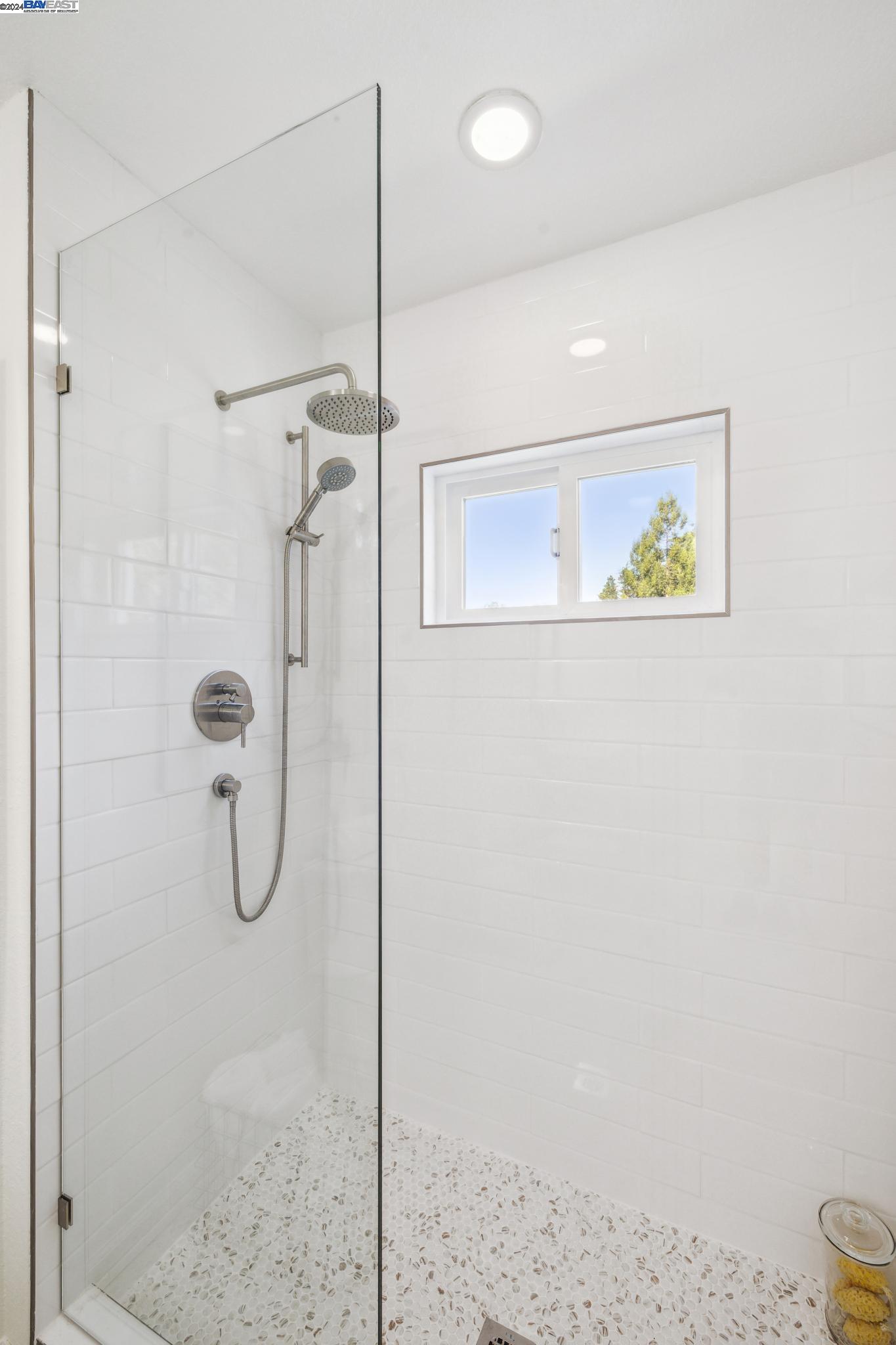 Detail Gallery Image 30 of 47 For 6555 Girvin, Oakland,  CA 94611-1627 - 4 Beds | 2/2 Baths