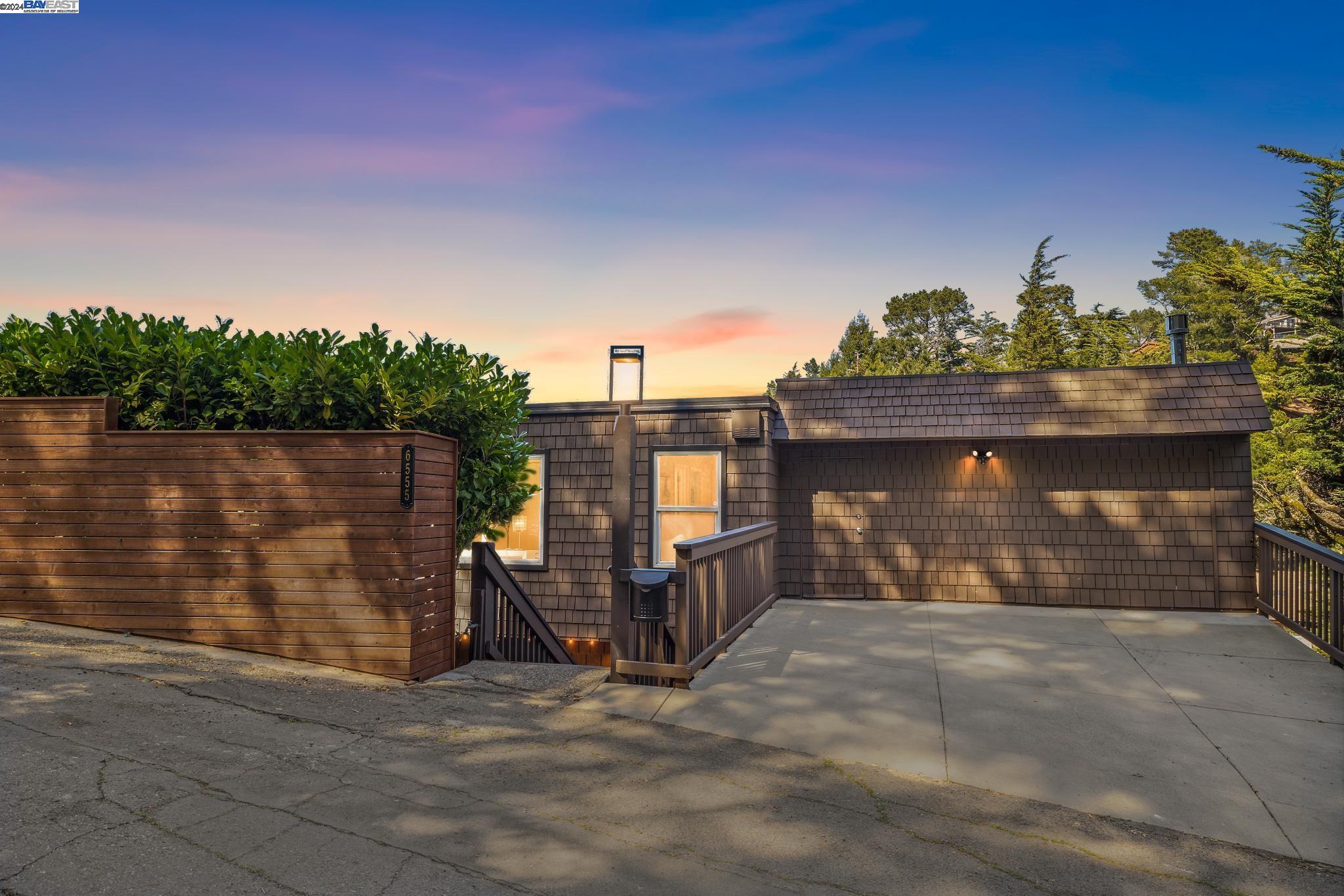 Detail Gallery Image 44 of 47 For 6555 Girvin, Oakland,  CA 94611-1627 - 4 Beds | 2/2 Baths