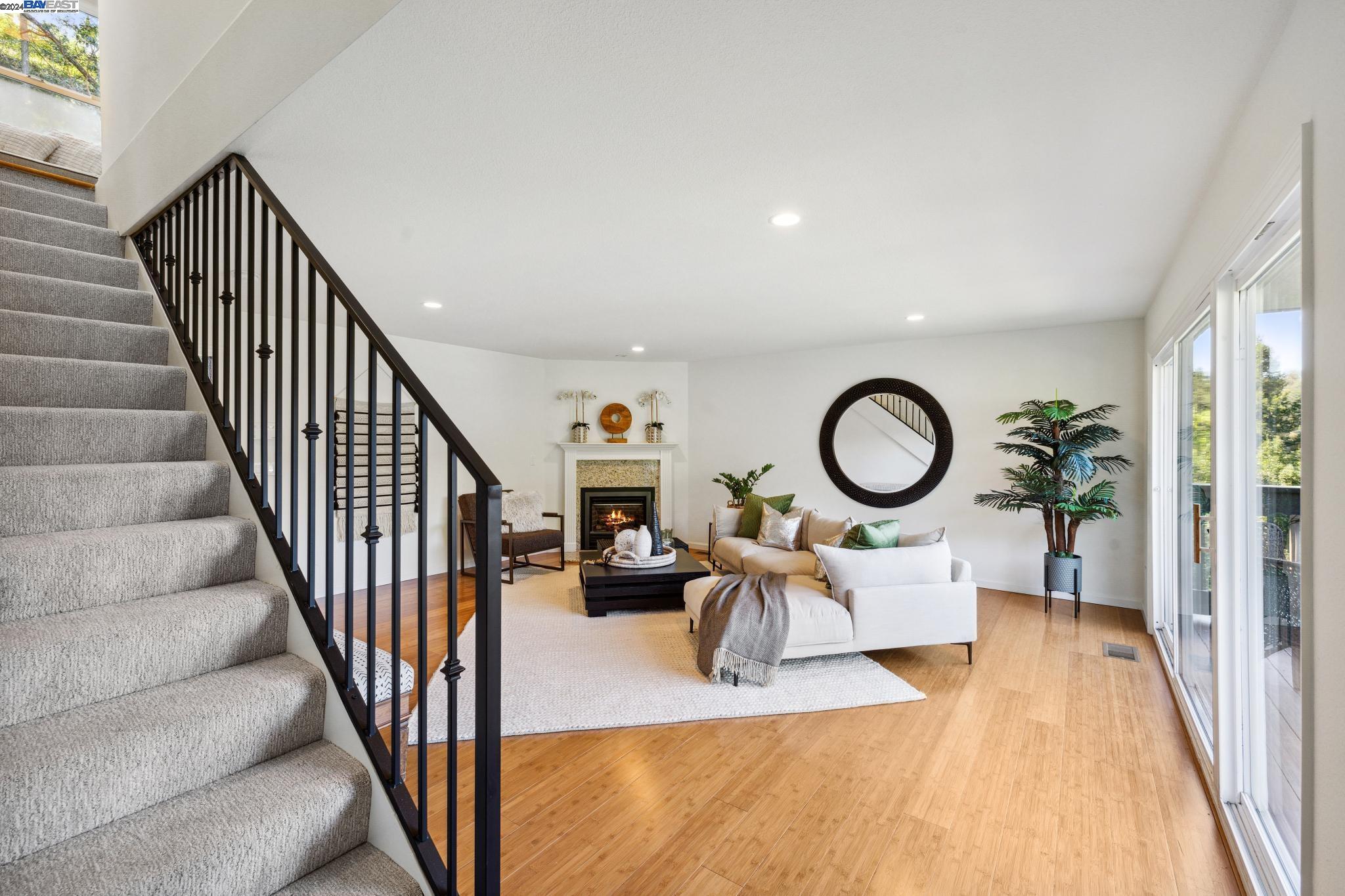 Detail Gallery Image 9 of 47 For 6555 Girvin, Oakland,  CA 94611-1627 - 4 Beds | 2/2 Baths