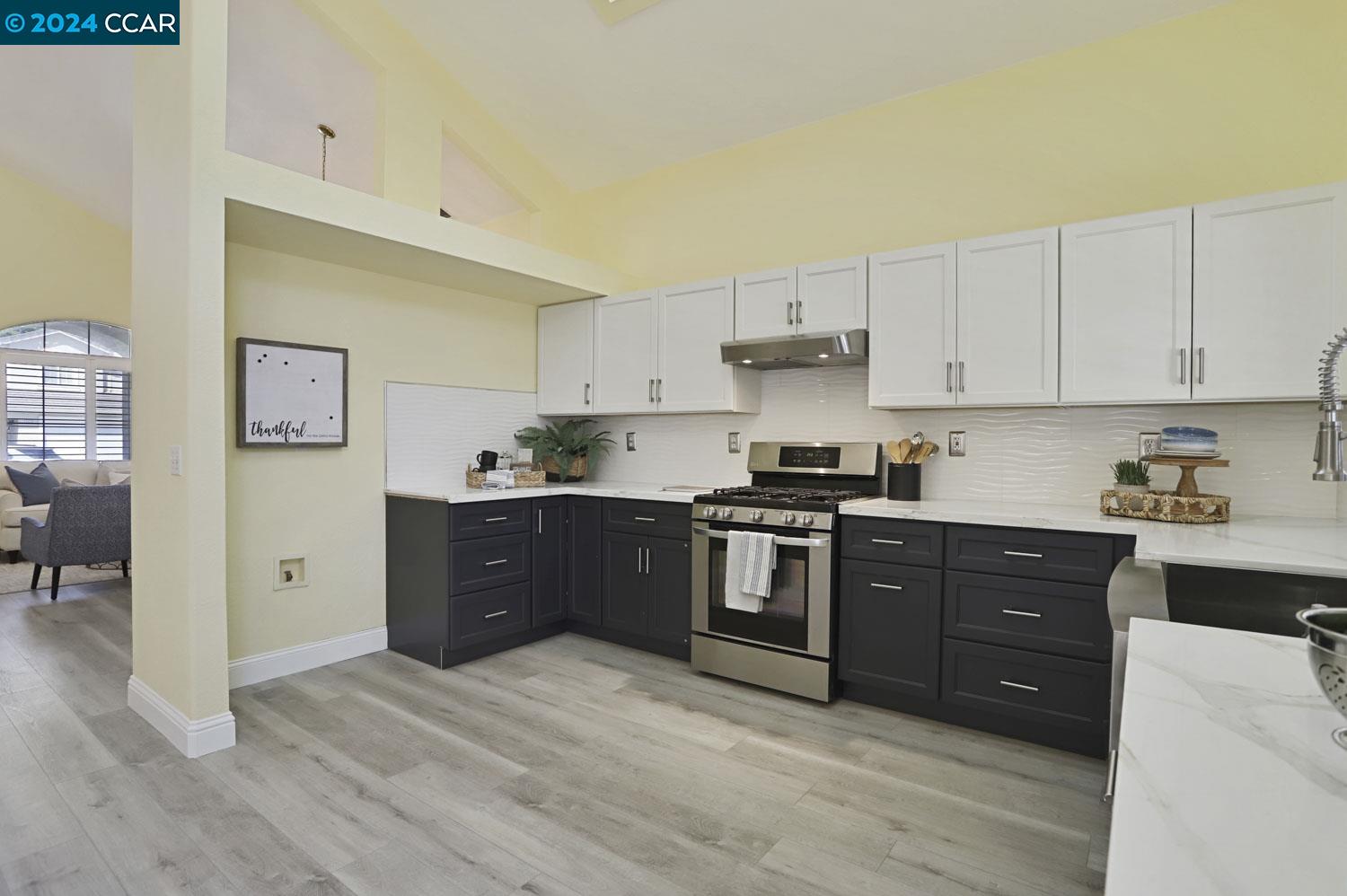 Detail Gallery Image 9 of 44 For 2513 Eagle Rock Cir, Stockton,  CA 95209 - 3 Beds | 2/1 Baths
