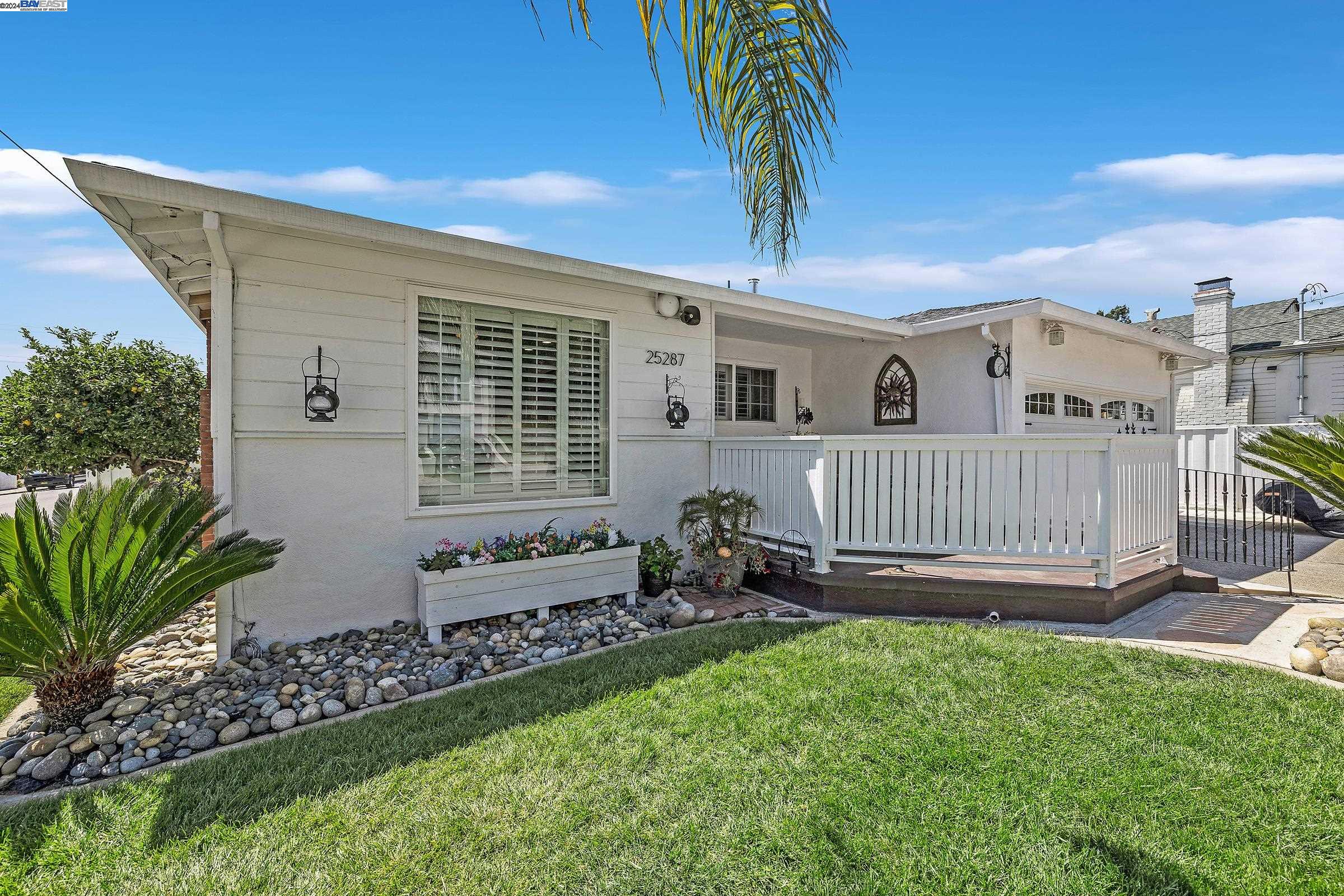 Detail Gallery Image 2 of 34 For 25287 Del Mar Ave, Hayward,  CA 94542 - 3 Beds | 2 Baths