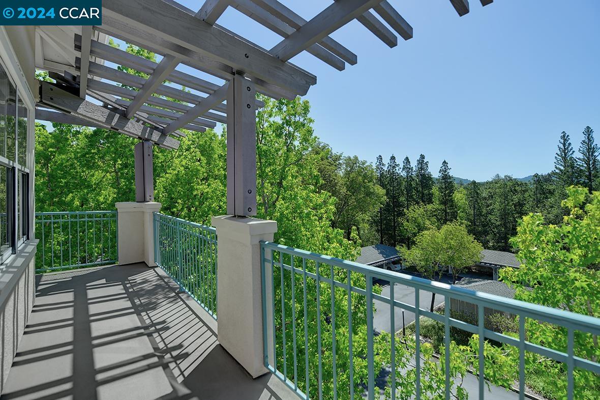 Detail Gallery Image 8 of 49 For 1860 Tice Creek Dr #1402,  Walnut Creek,  CA 94595 - 2 Beds | 2 Baths