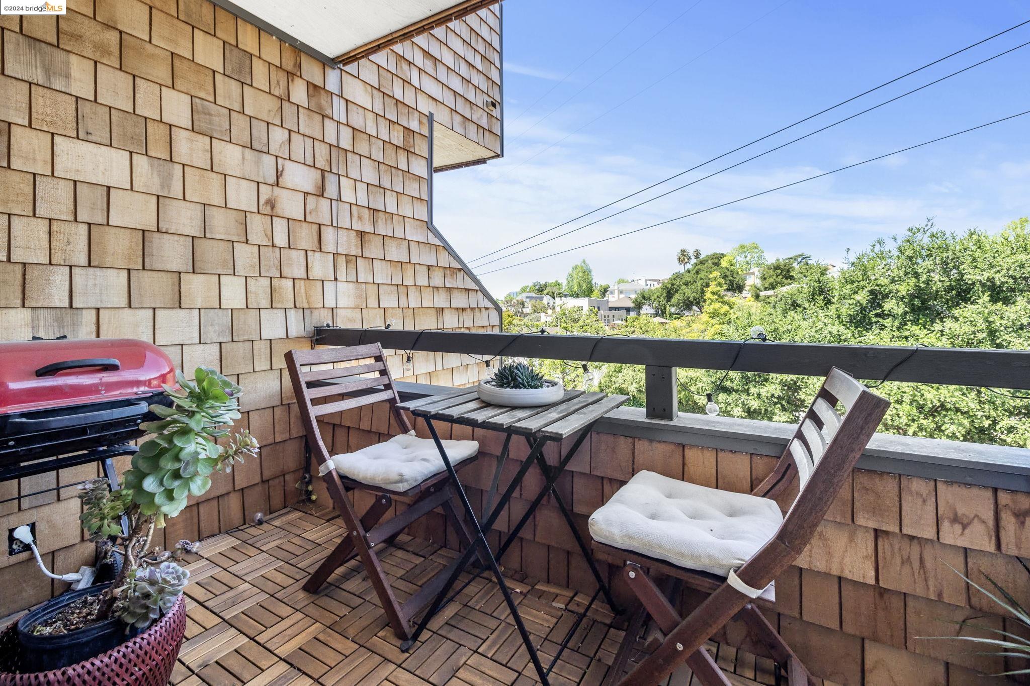 Detail Gallery Image 8 of 34 For 696 Athol Ave #202,  Oakland,  CA 94610 - 1 Beds | 1 Baths