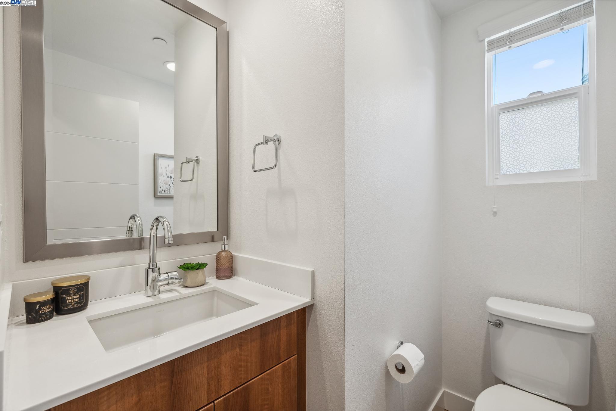 Detail Gallery Image 24 of 48 For 2337 Myrtle St, Oakland,  CA 94607 - 2 Beds | 2/1 Baths