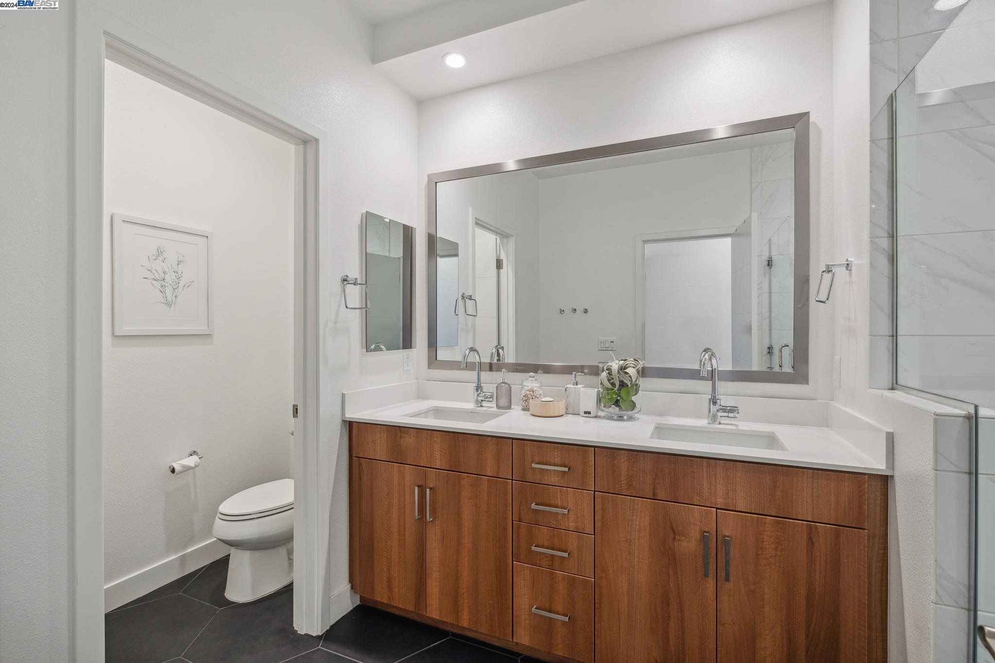 Detail Gallery Image 33 of 48 For 2337 Myrtle St, Oakland,  CA 94607 - 2 Beds | 2/1 Baths