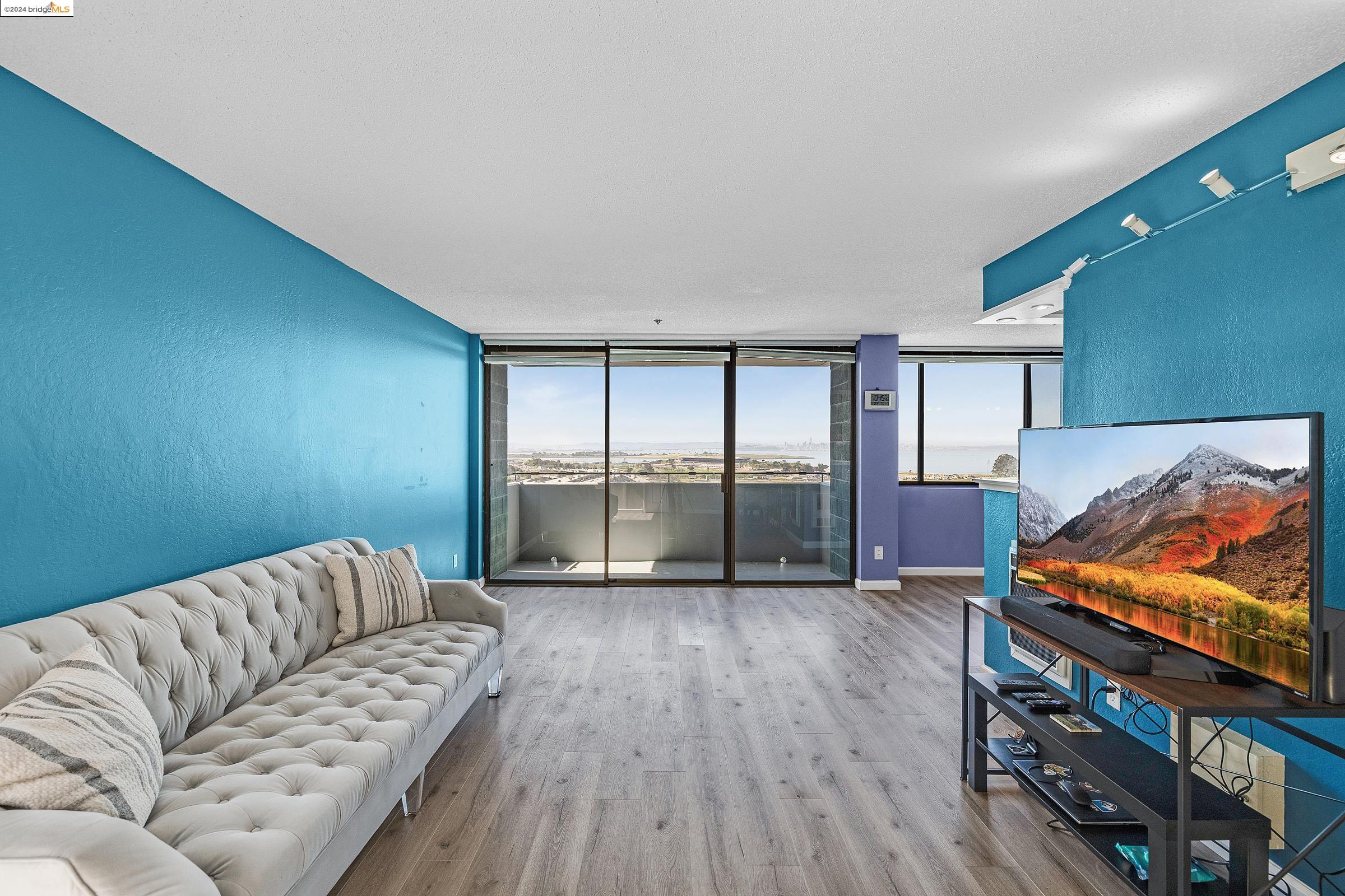 Detail Gallery Image 16 of 29 For 555 Pierce St #909,  Albany,  CA 94706 - 2 Beds | 2 Baths