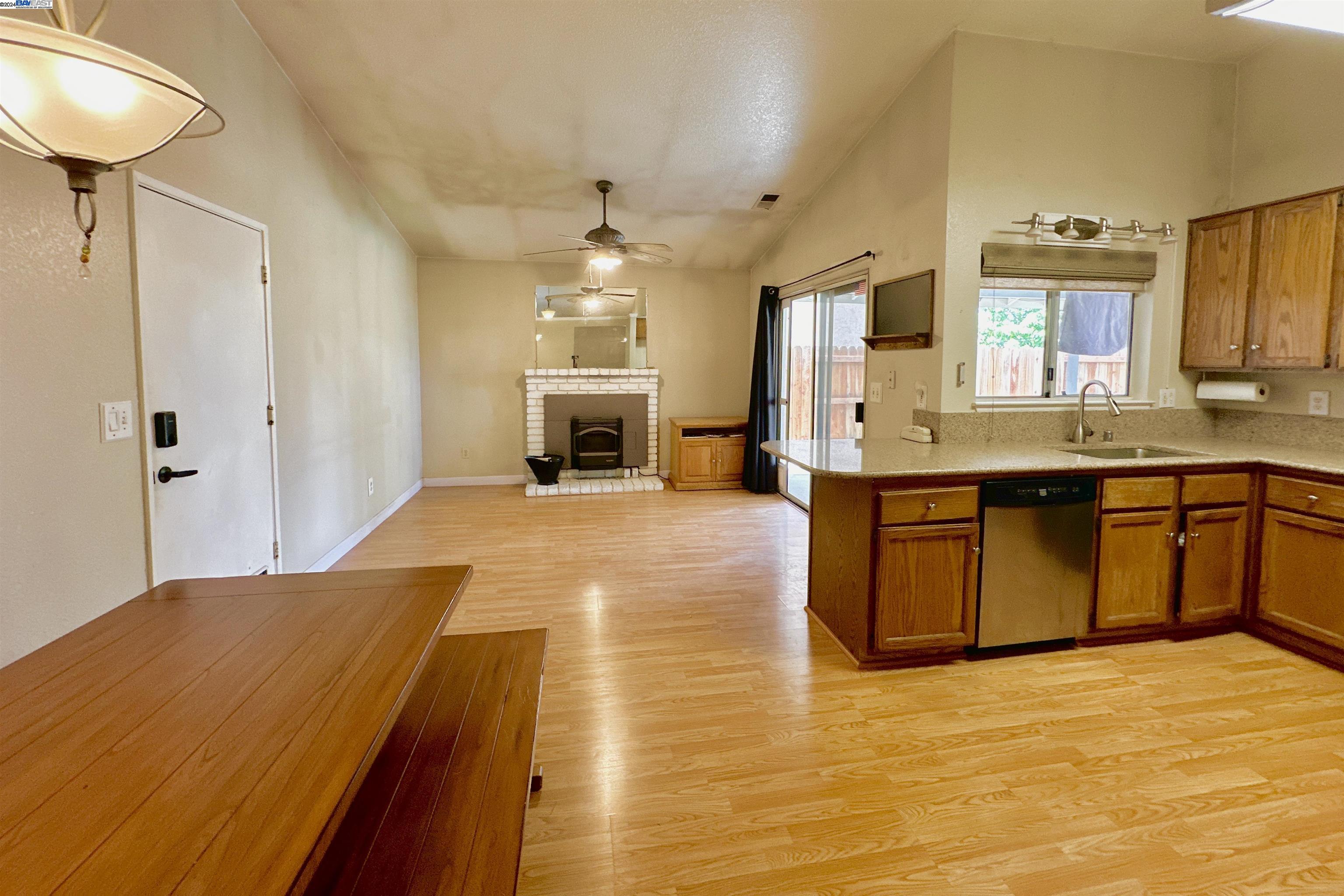 Detail Gallery Image 4 of 15 For 3353 Nicole St, Stockton,  CA 95205 - 3 Beds | 2 Baths