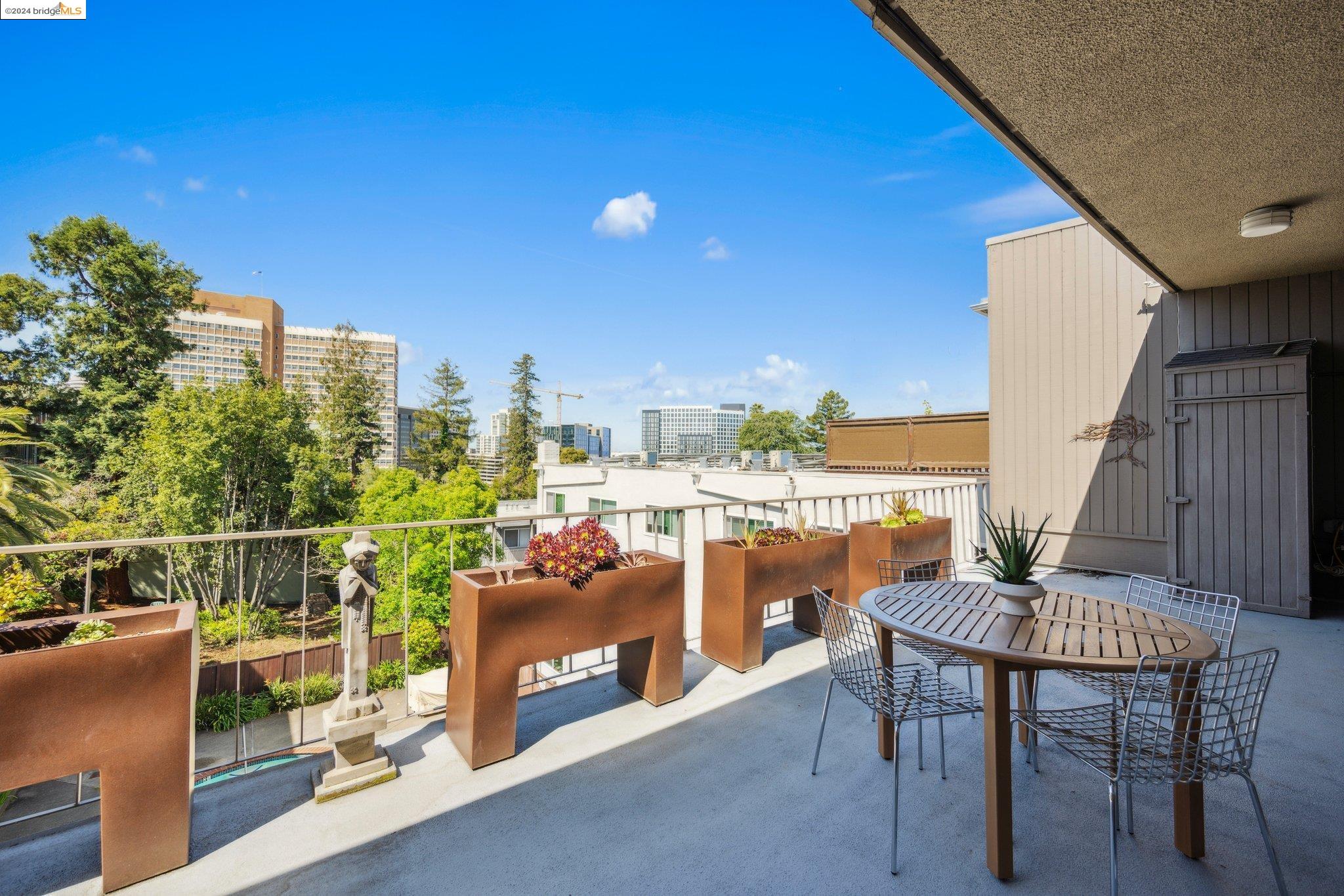 Detail Gallery Image 19 of 47 For 255 Lee St #4,  Oakland,  CA 94610 - 3 Beds | 2/1 Baths