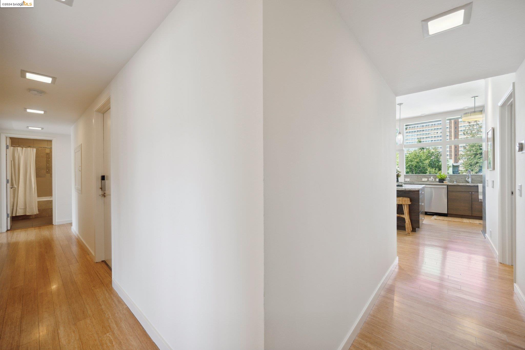 Detail Gallery Image 22 of 47 For 255 Lee St #4,  Oakland,  CA 94610 - 3 Beds | 2/1 Baths
