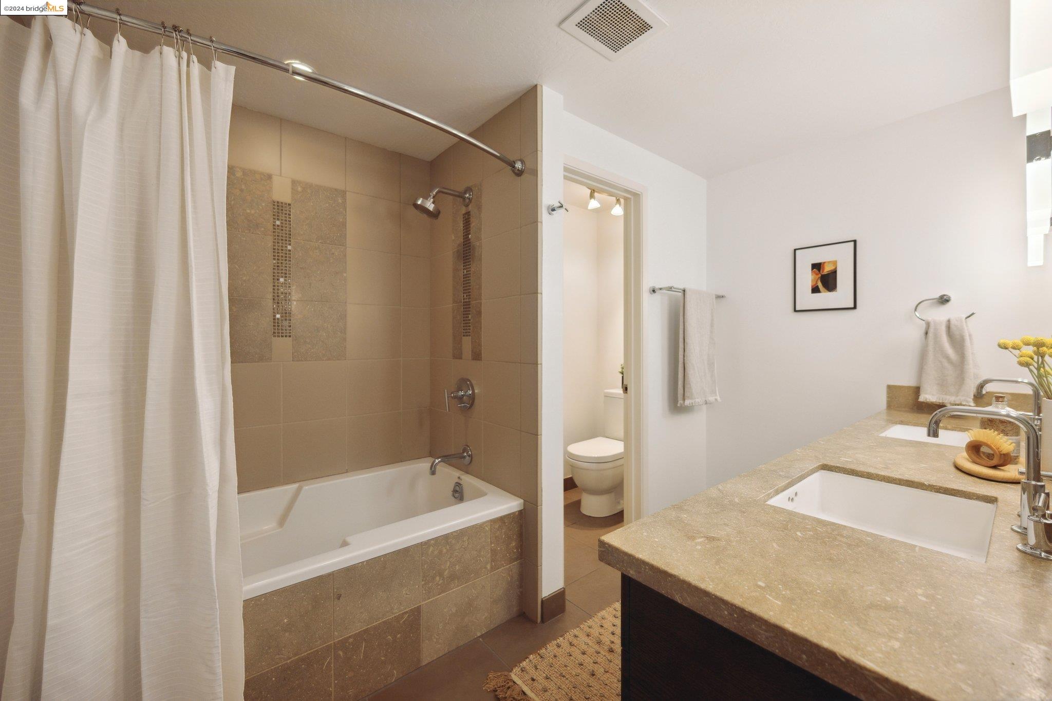 Detail Gallery Image 34 of 47 For 255 Lee St #4,  Oakland,  CA 94610 - 3 Beds | 2/1 Baths