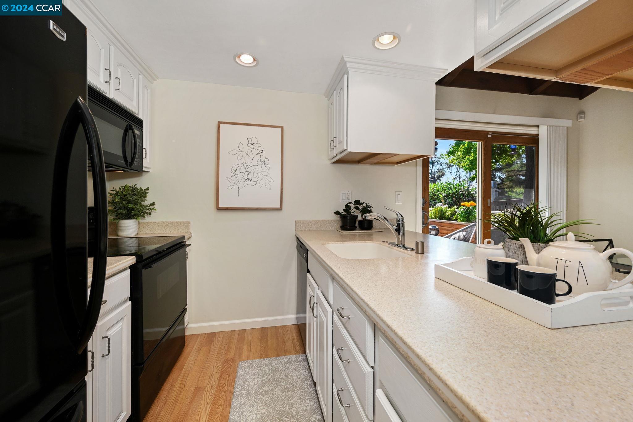 Detail Gallery Image 12 of 31 For 515 Ridgeview Ct, Pleasant Hill,  CA 94523 - 3 Beds | 2 Baths