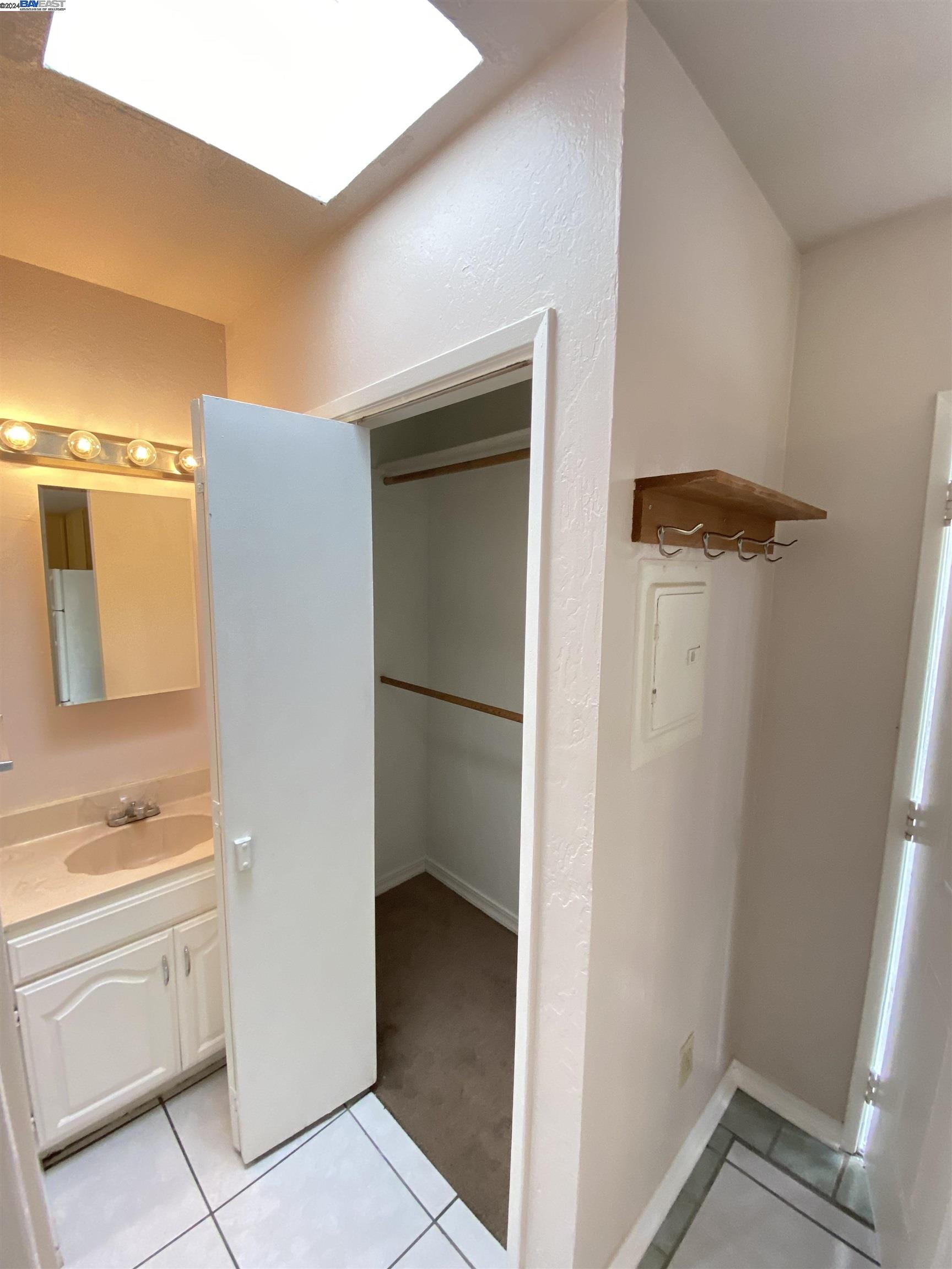 Detail Gallery Image 28 of 31 For 528 E Merle Ct, San Leandro,  CA 94577 - – Beds | – Baths