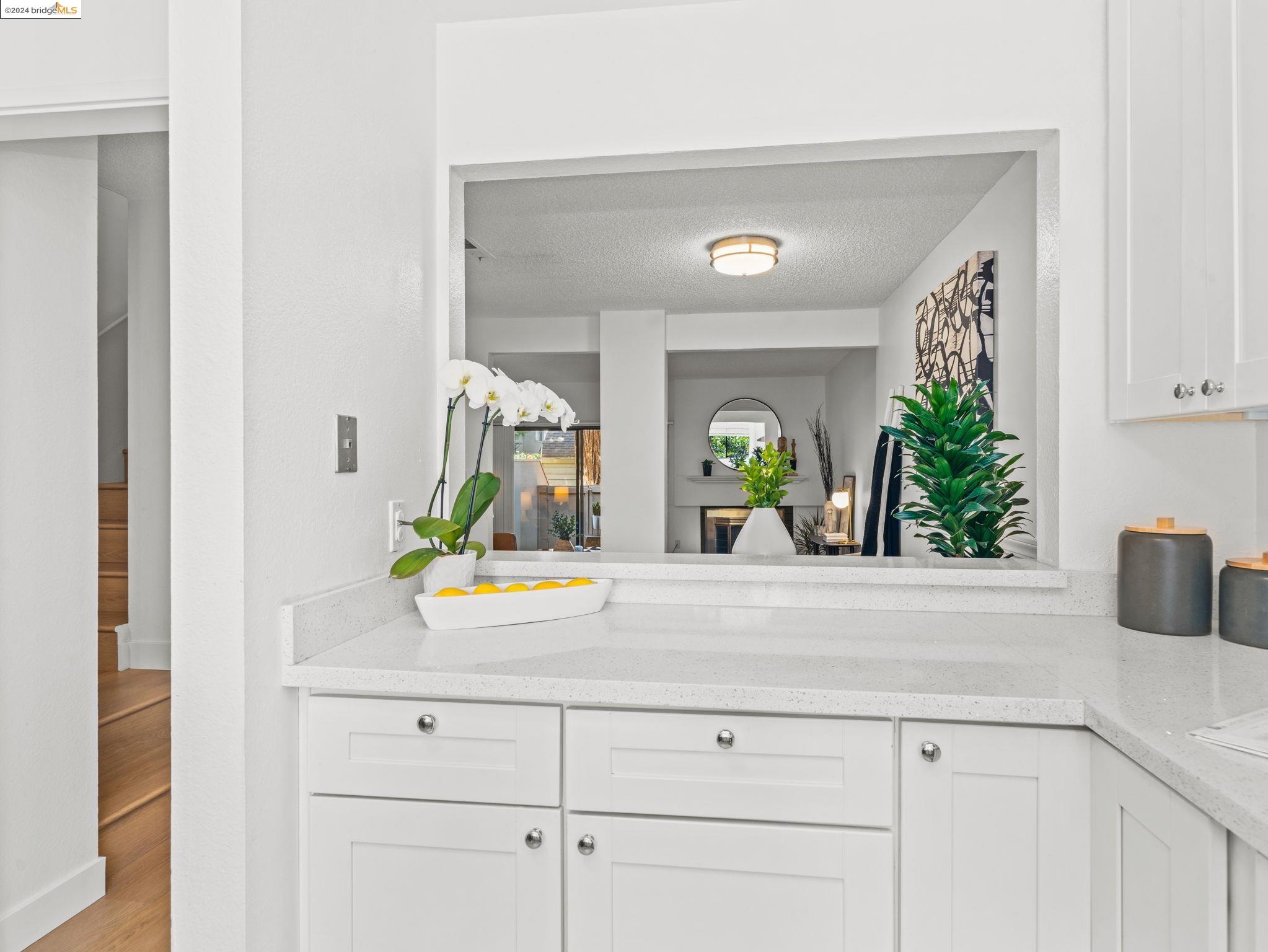 Detail Gallery Image 10 of 28 For 18013 Sahara Rd, Hayward,  CA 94541 - 2 Beds | 2/1 Baths