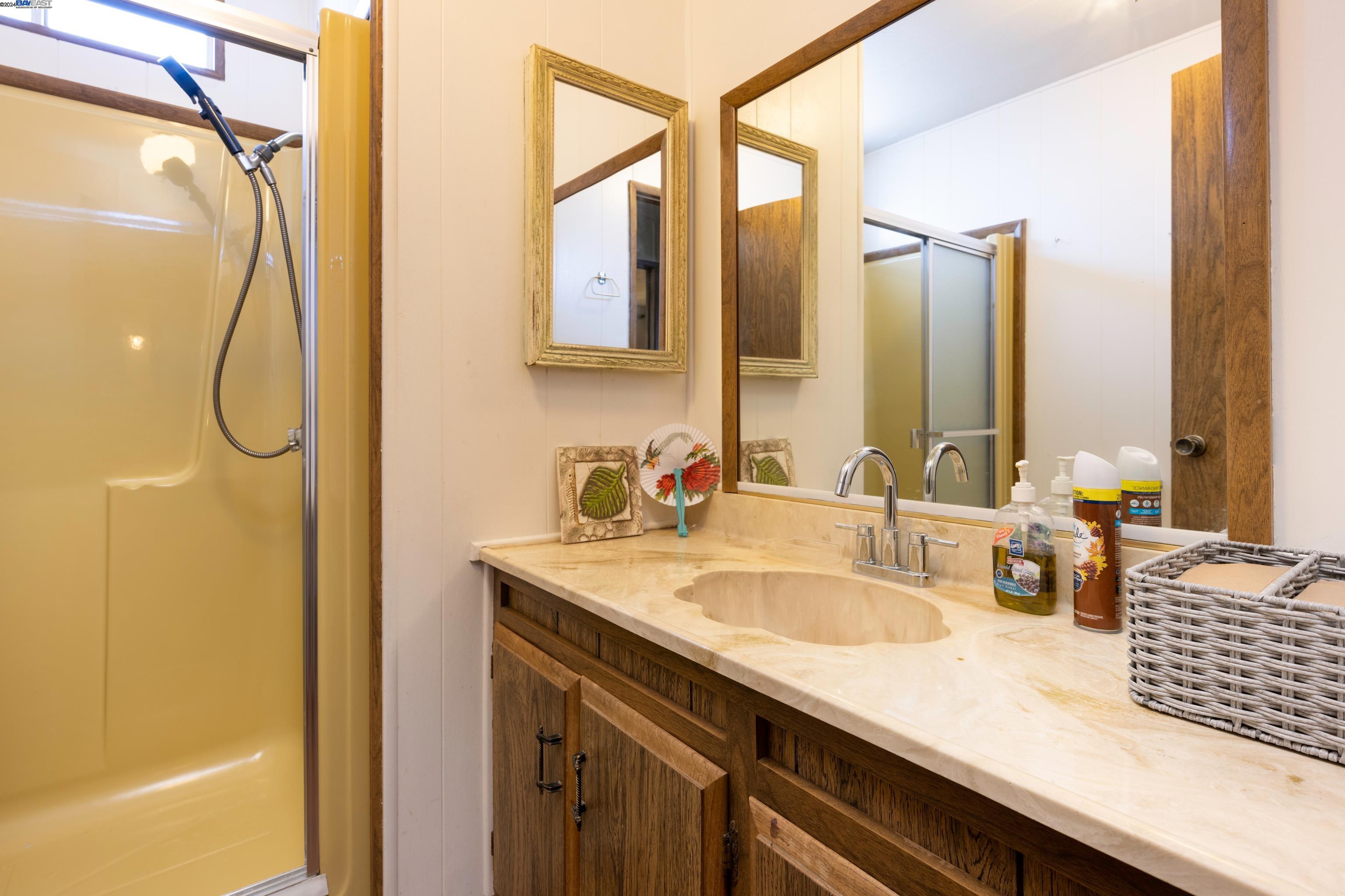 Detail Gallery Image 11 of 18 For 401 Santa Monica, San Leandro,  CA 94579 - 2 Beds | 2 Baths