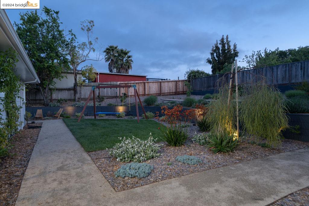 Detail Gallery Image 32 of 41 For 10861 Ettrick St, Oakland,  CA 94605 - 4 Beds | 2/1 Baths