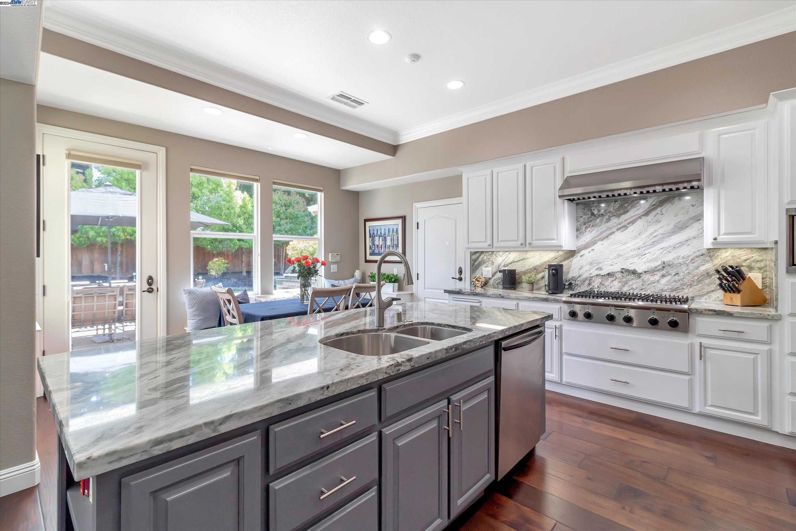 Detail Gallery Image 15 of 53 For 2725 Vine Drive, Livermore,  CA 94550 - 5 Beds | 3/1 Baths