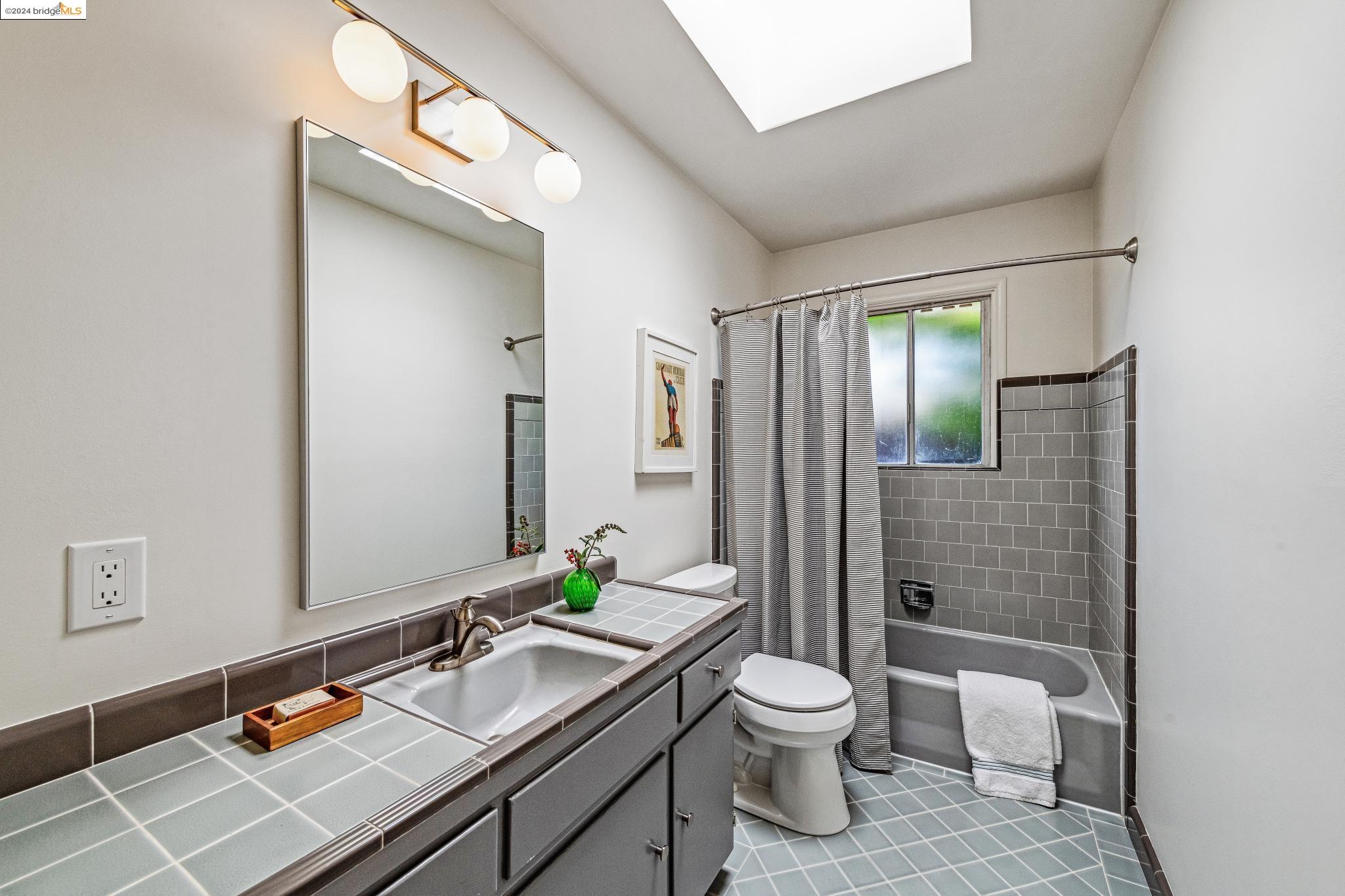 Detail Gallery Image 20 of 44 For 1218 Lawrence St, El Cerrito,  CA 94530 - 3 Beds | 2 Baths
