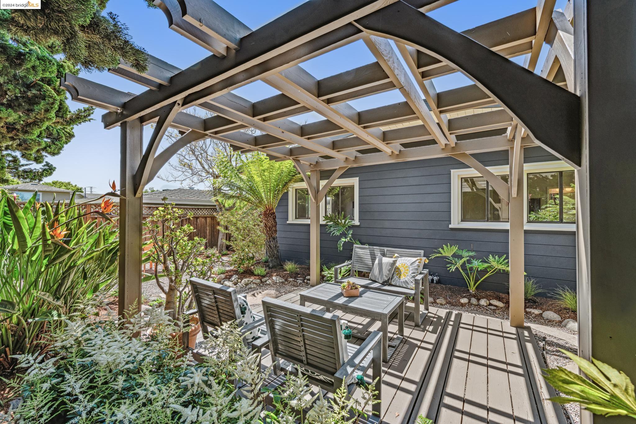 Detail Gallery Image 40 of 44 For 1218 Lawrence St, El Cerrito,  CA 94530 - 3 Beds | 2 Baths
