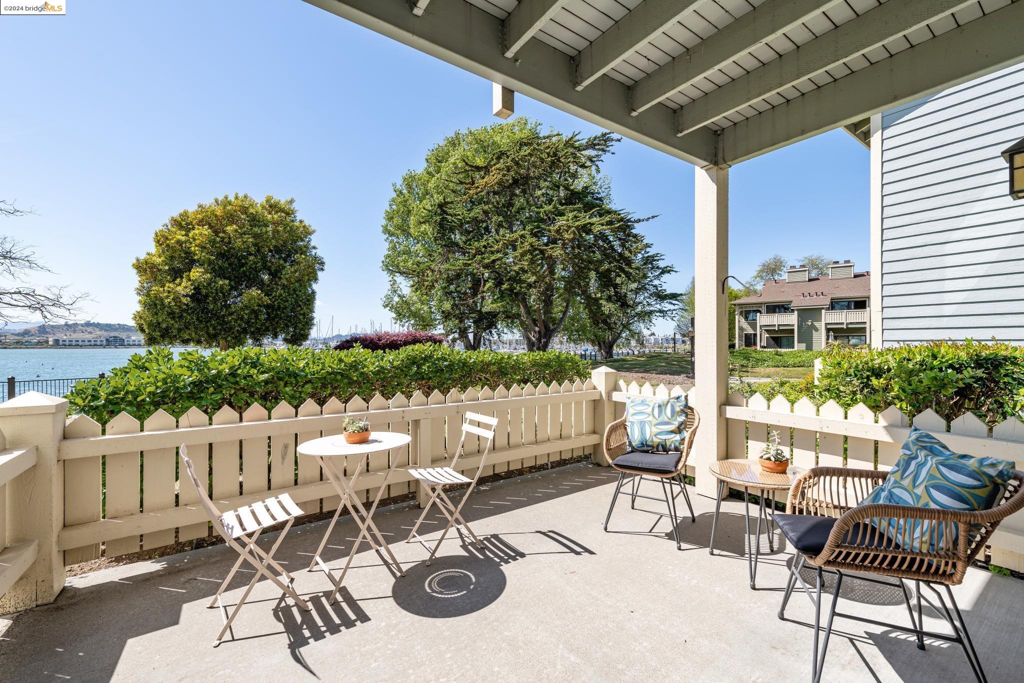 Detail Gallery Image 1 of 39 For 165 Lakeshore Ct, Richmond,  CA 94804 - 2 Beds | 2 Baths