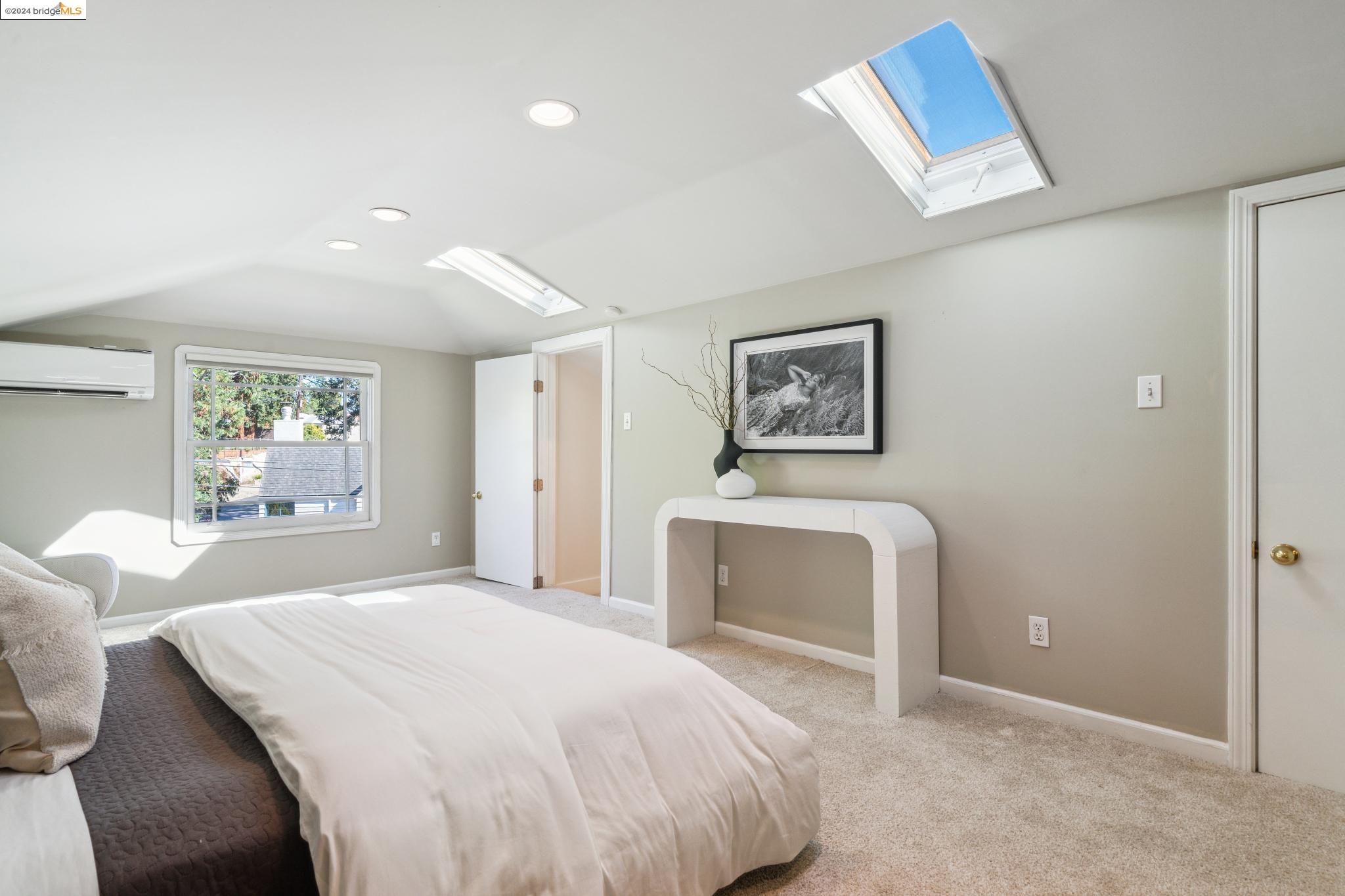 Detail Gallery Image 34 of 57 For 1947 Tiffin Rd, Oakland,  CA 94602 - 3 Beds | 2 Baths