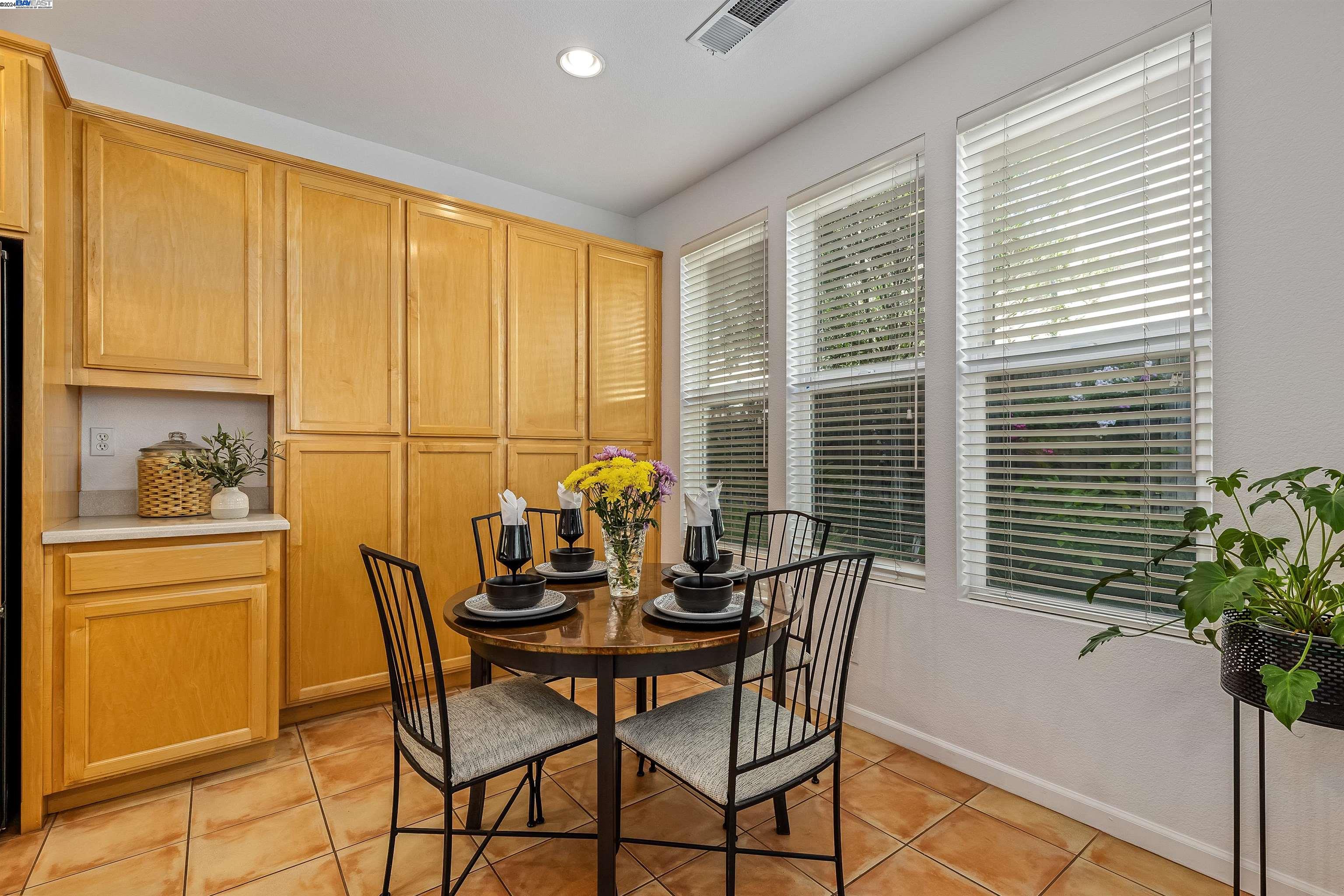 Detail Gallery Image 18 of 38 For 2669 Maria St, Pleasanton,  CA 94588 - 4 Beds | 2/1 Baths