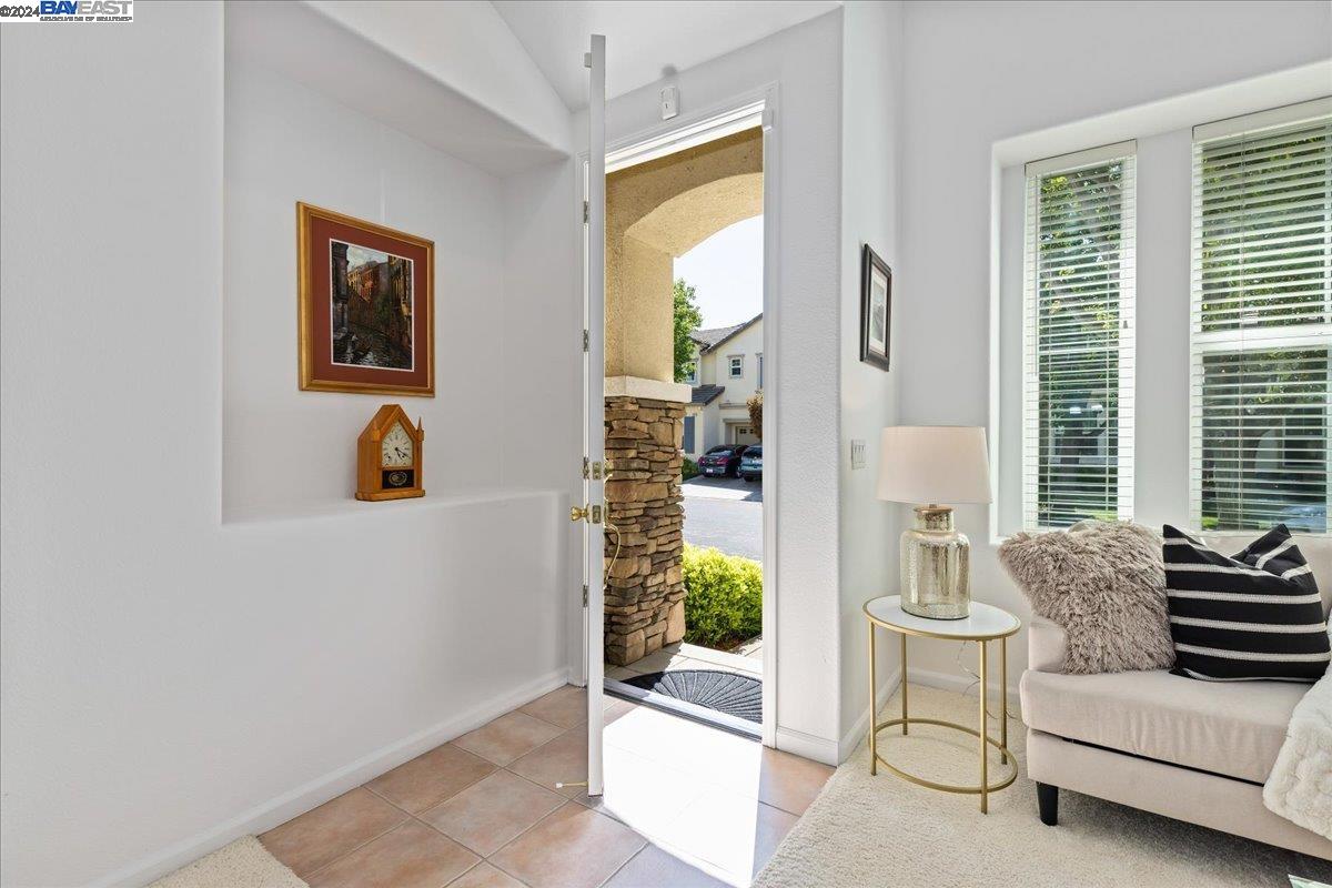 Detail Gallery Image 7 of 38 For 2669 Maria St, Pleasanton,  CA 94588 - 4 Beds | 2/1 Baths