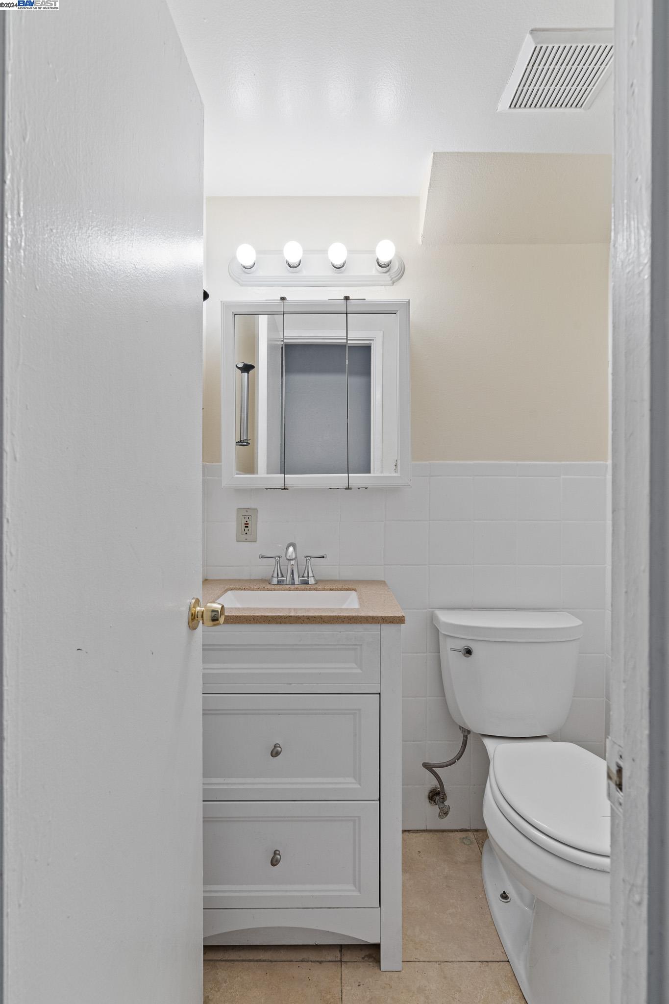 Detail Gallery Image 14 of 31 For 4614 Taft Ave, Richmond,  CA 94804 - 4 Beds | 2 Baths