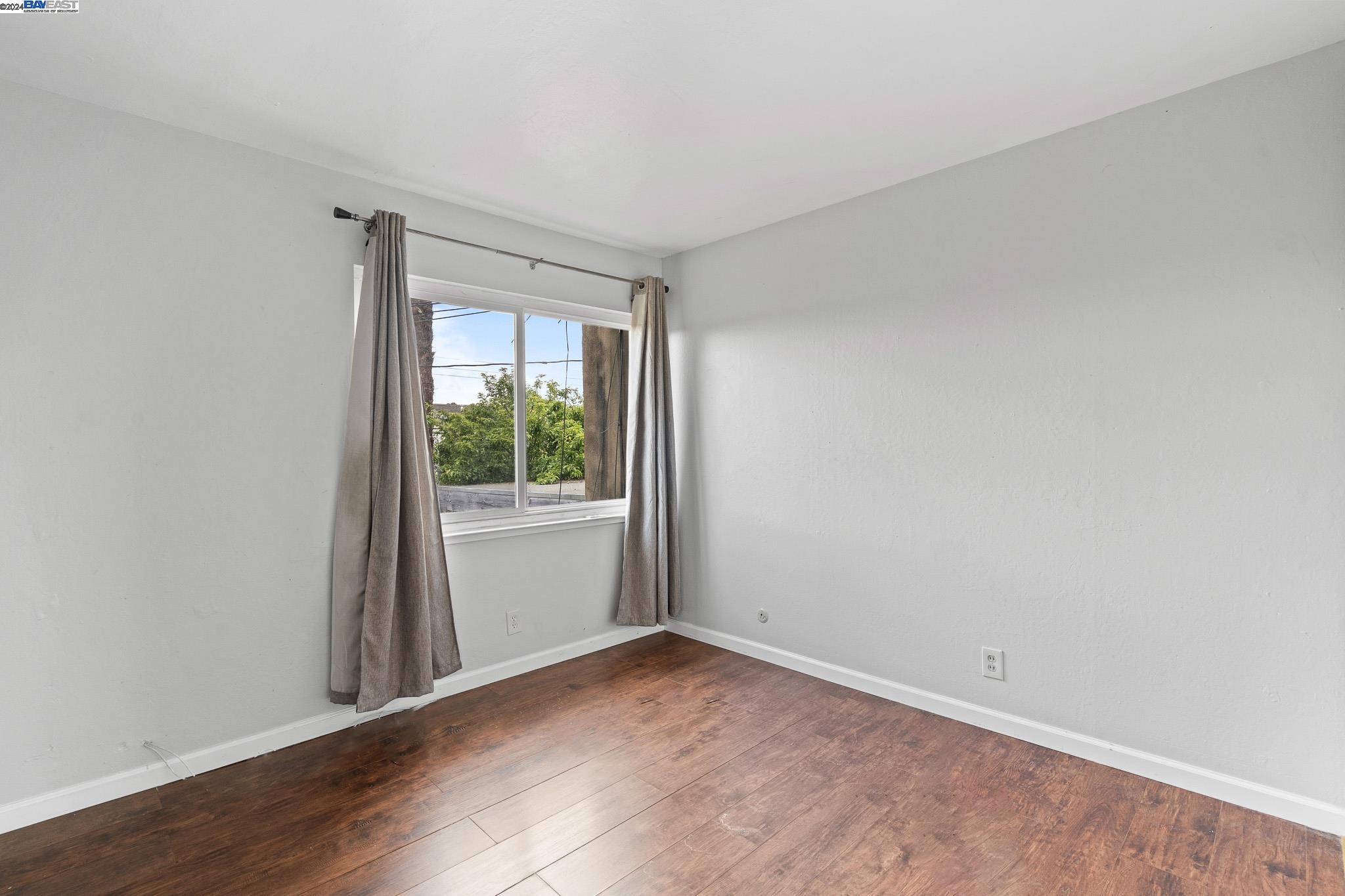 Detail Gallery Image 20 of 31 For 4614 Taft Ave, Richmond,  CA 94804 - 4 Beds | 2 Baths