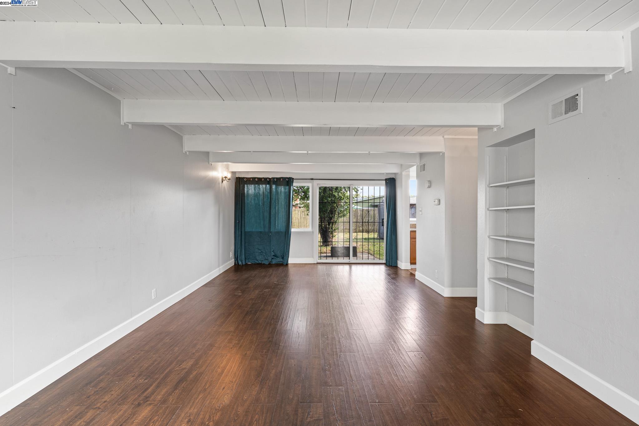 Detail Gallery Image 4 of 31 For 4614 Taft Ave, Richmond,  CA 94804 - 4 Beds | 2 Baths