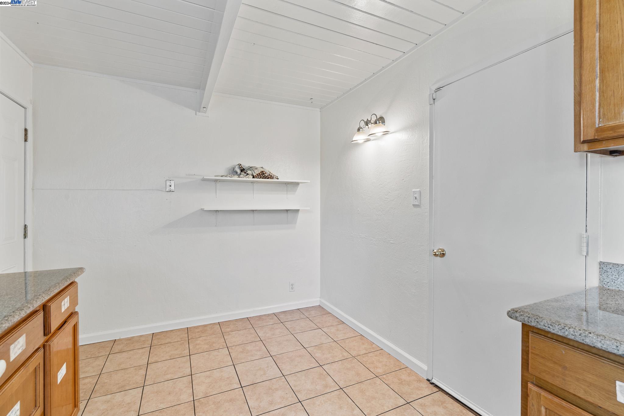 Detail Gallery Image 8 of 31 For 4614 Taft Ave, Richmond,  CA 94804 - 4 Beds | 2 Baths