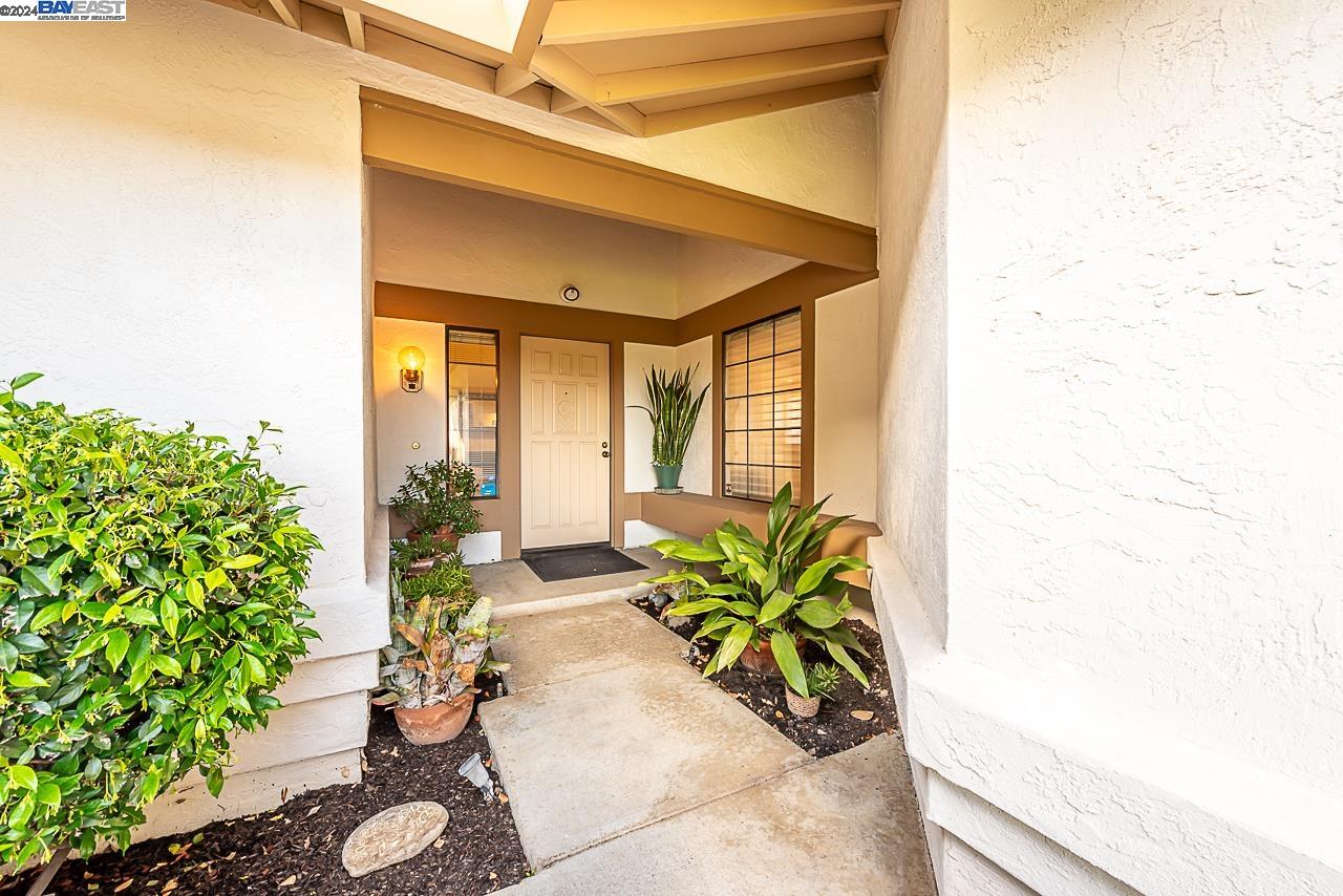 Detail Gallery Image 5 of 47 For 32711 Fairmead St, Union City,  CA 94587 - 4 Beds | 2 Baths